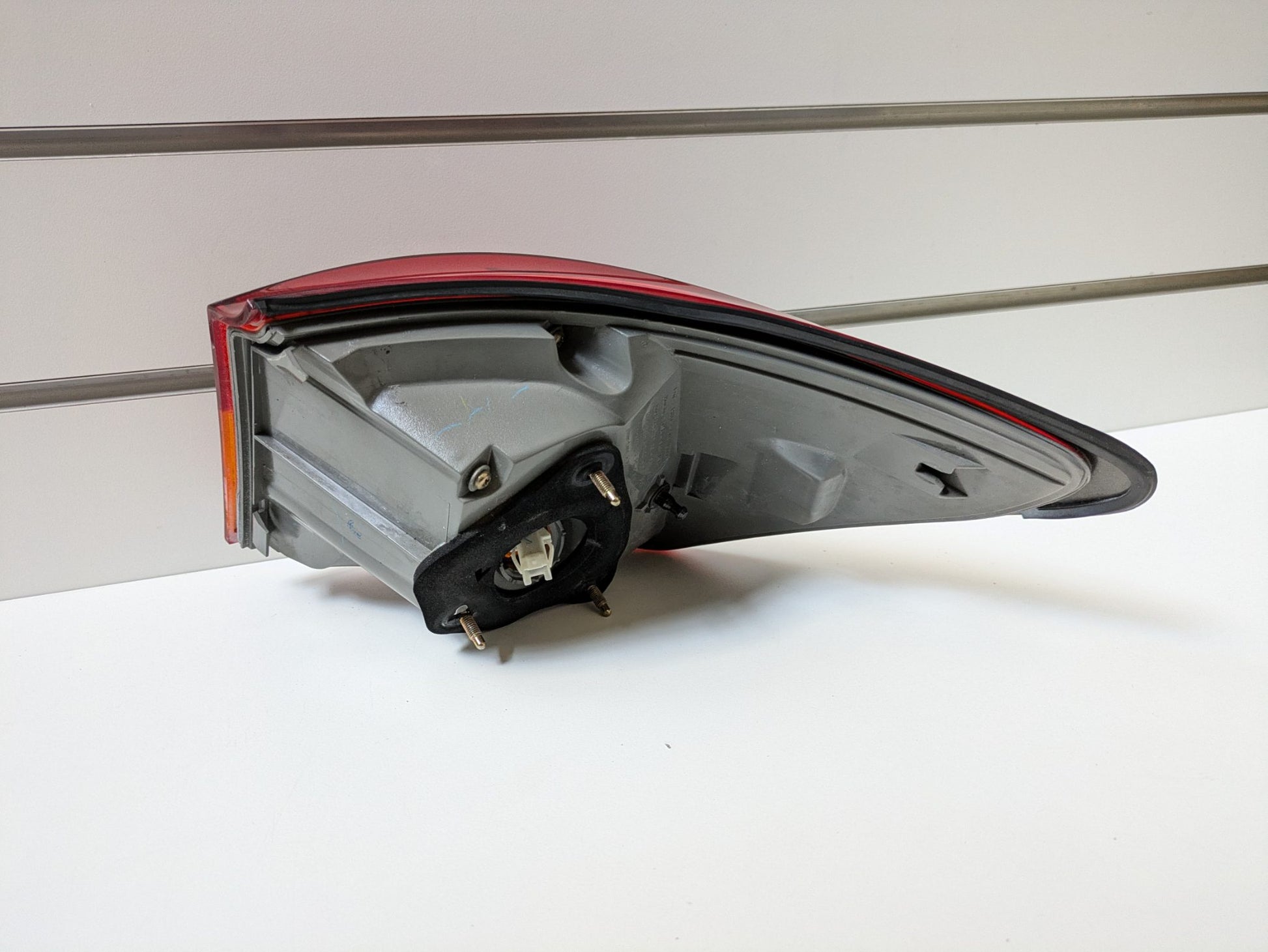 Genuine Left outer Tail light Lexus IS Pre Facelift XE20 2005-2008 Used