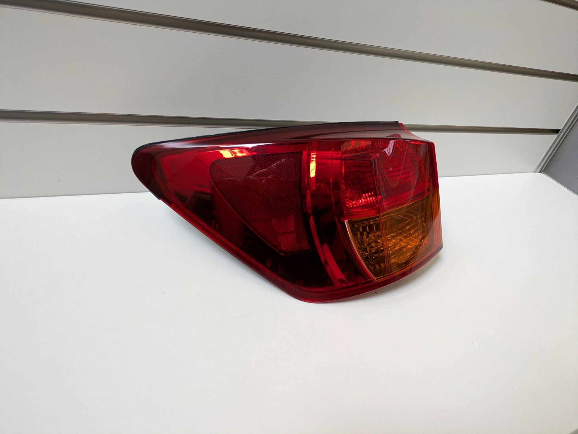 Genuine Left outer Tail light Lexus IS Pre Facelift XE20 2005-2008 Used
