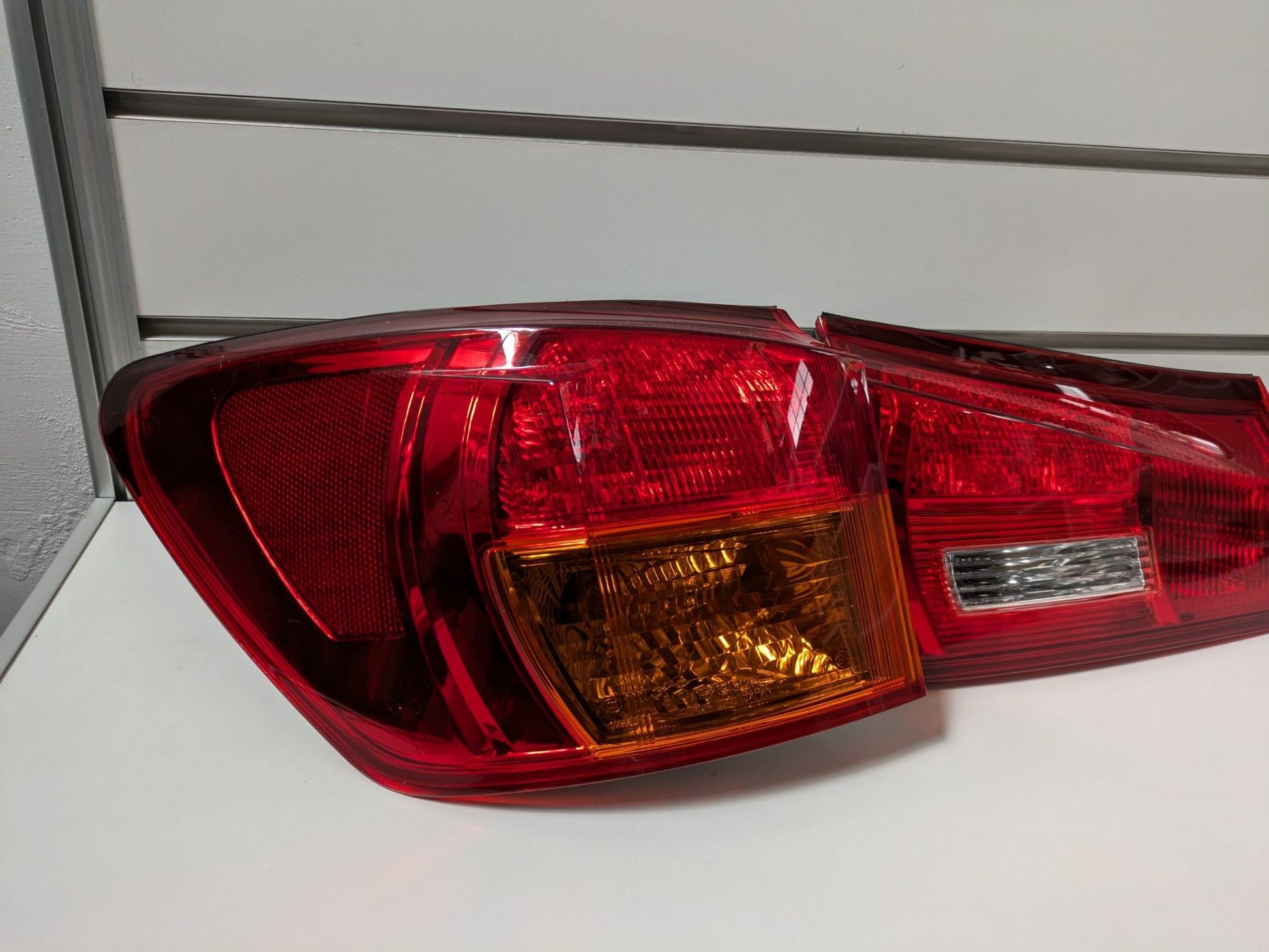 Genuine Taillight Set Lexus IS Pre-Facelift XE20 2005-2008 Used