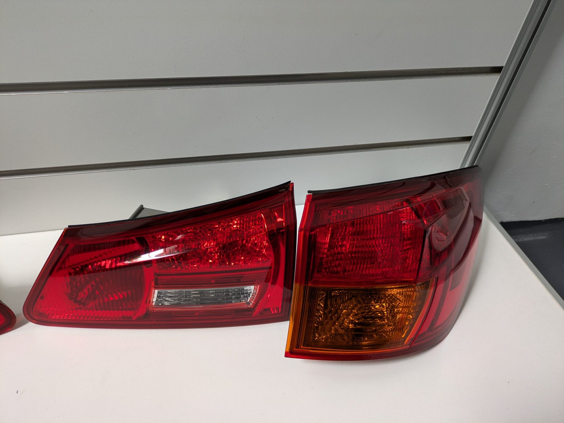 Genuine Taillight Set Lexus IS Pre-Facelift XE20 2005-2008 Used