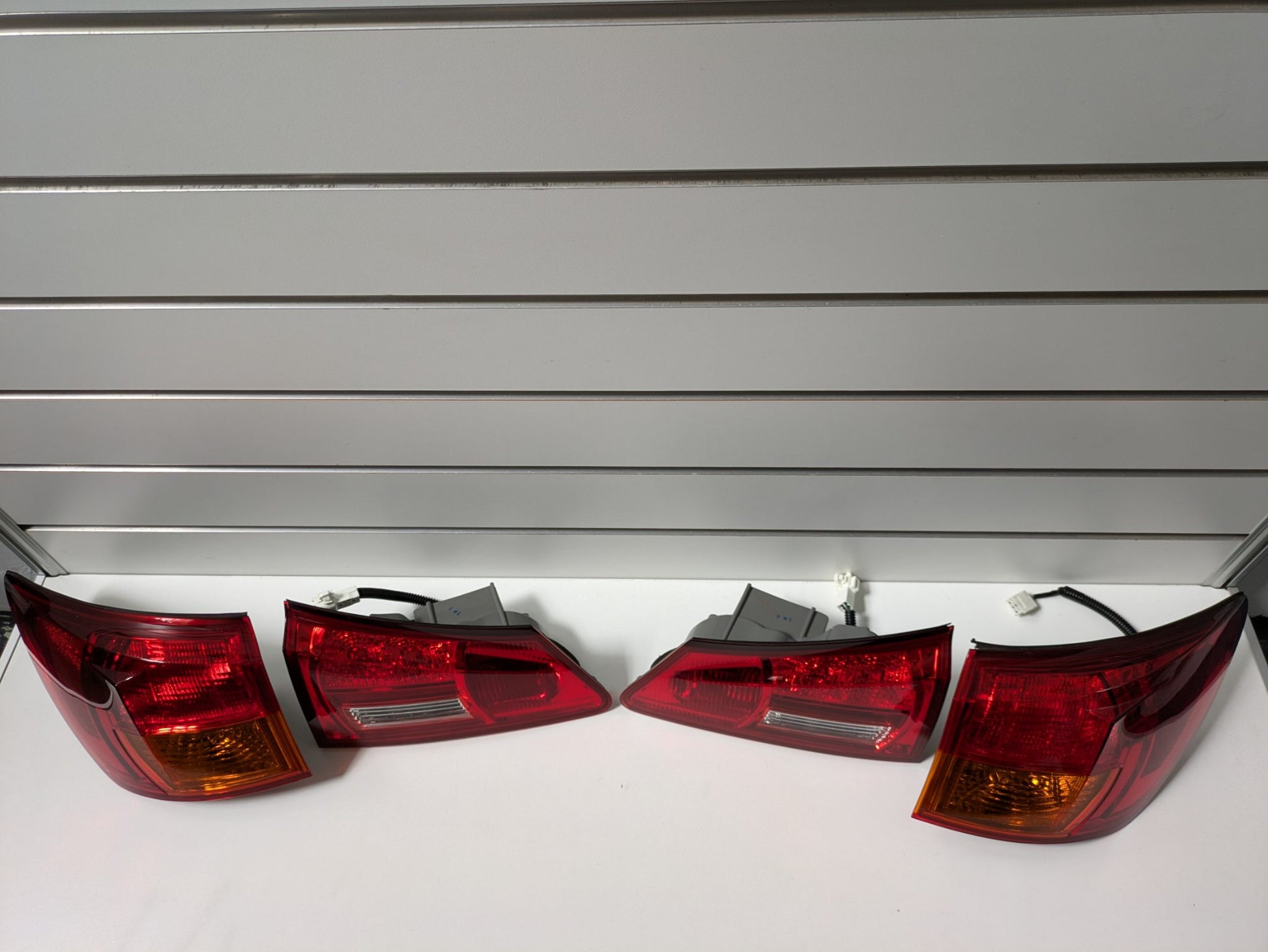 Genuine Taillight Set Lexus IS Pre-Facelift XE20 2005-2008 Used