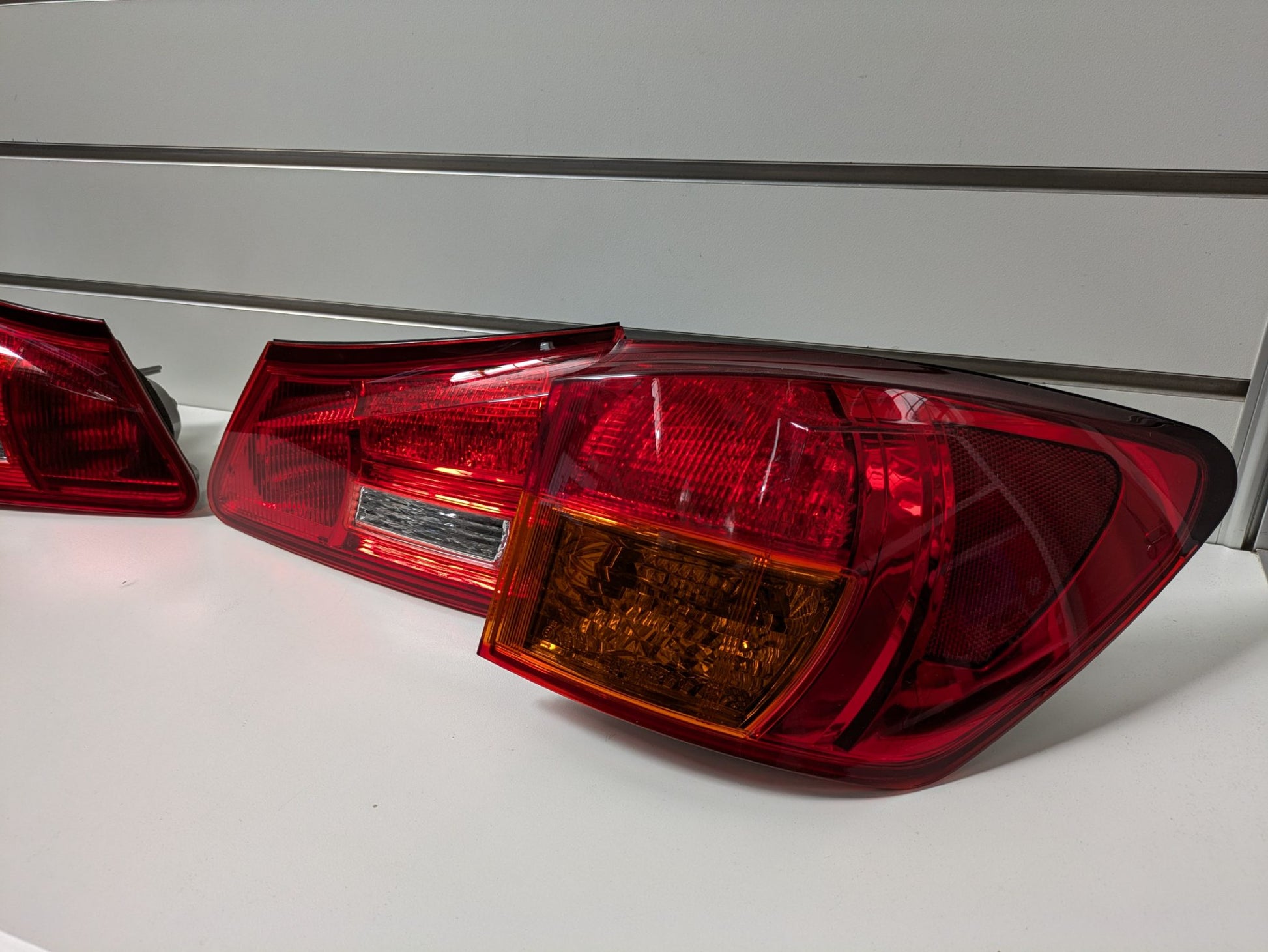 Genuine Taillight Set Lexus IS Pre-Facelift XE20 2005-2008 Used