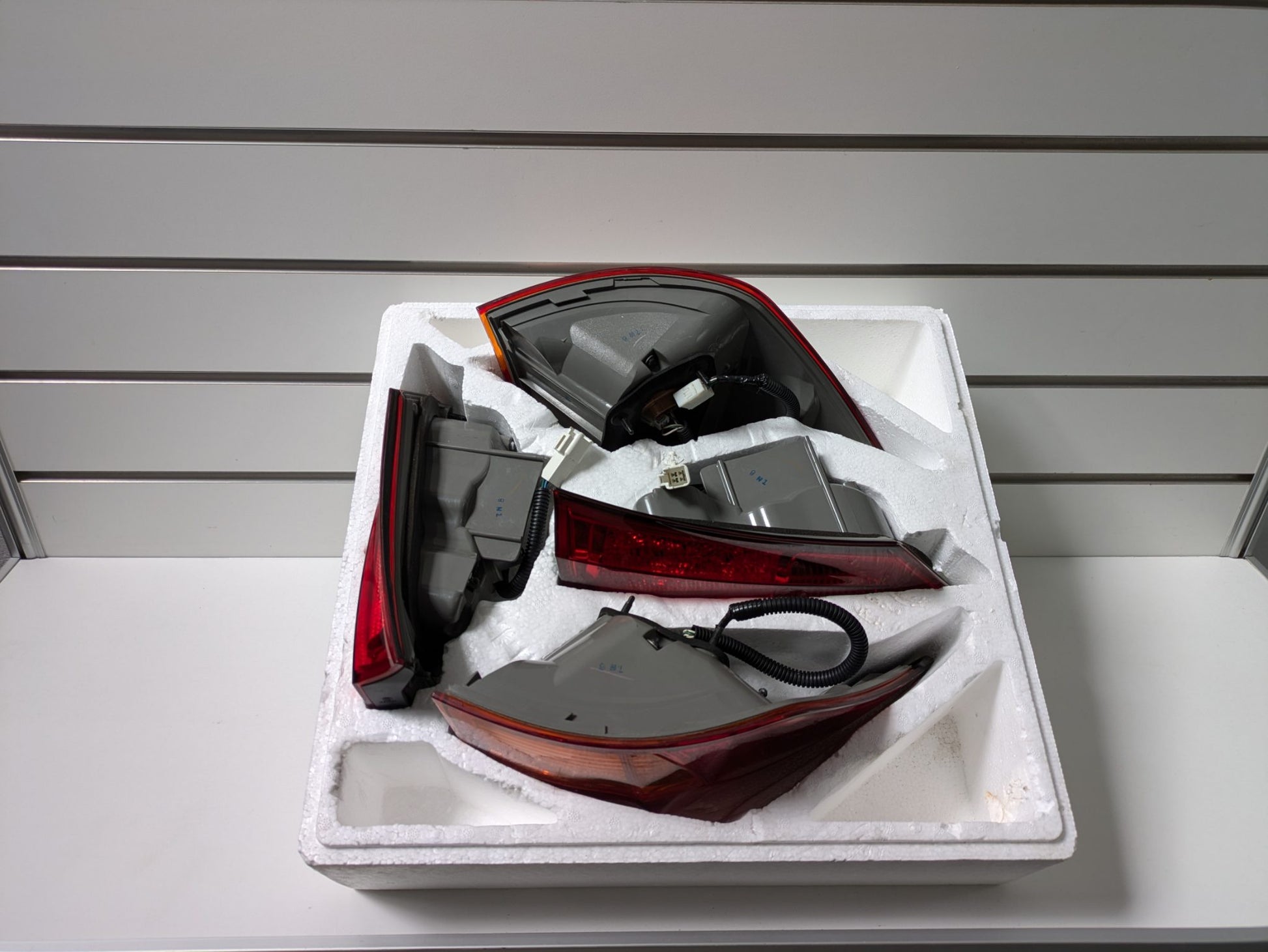 Genuine Taillight Set Lexus IS Pre-Facelift XE20 2005-2008 Used