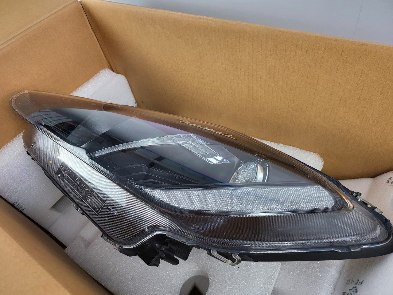 Genuine LH Headlight Maserati GranTurismo Mc Stradale &amp; Sport FL 2013 - 2019 Used