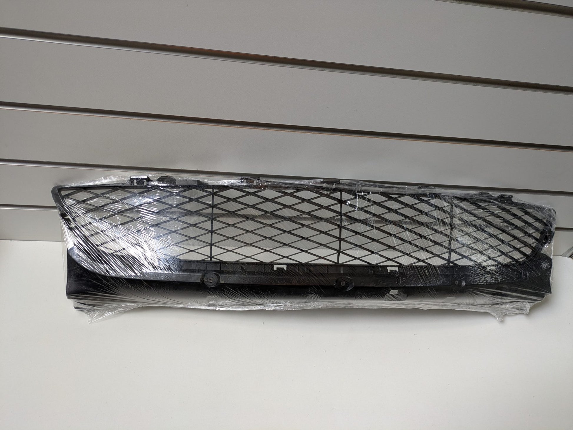 Genuine Front Bumper Grill Mazda 3 Axela BK 2004 – 2006 Used