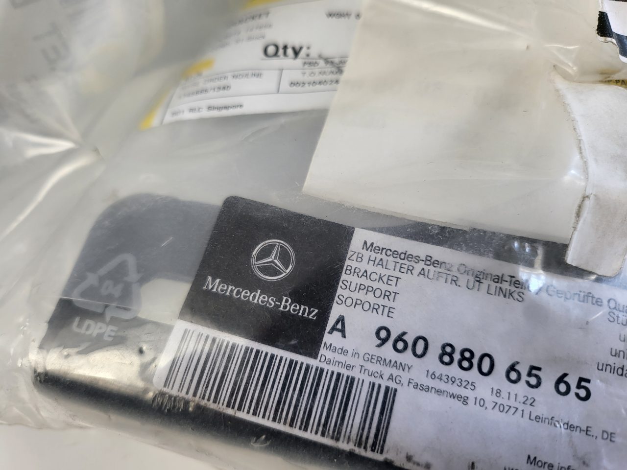 Genuine LH NS Lower Bumper Bracket Mercedes Actros MP5 2546 2651 New