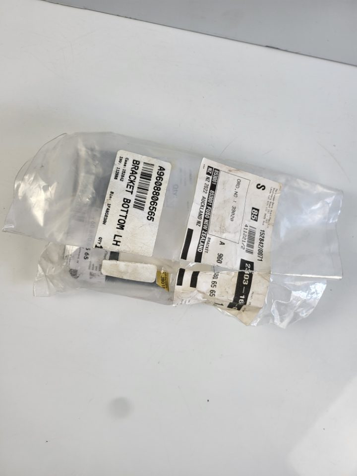 Genuine LH NS Lower Bumper Bracket Mercedes Actros MP5 2546 2651 New