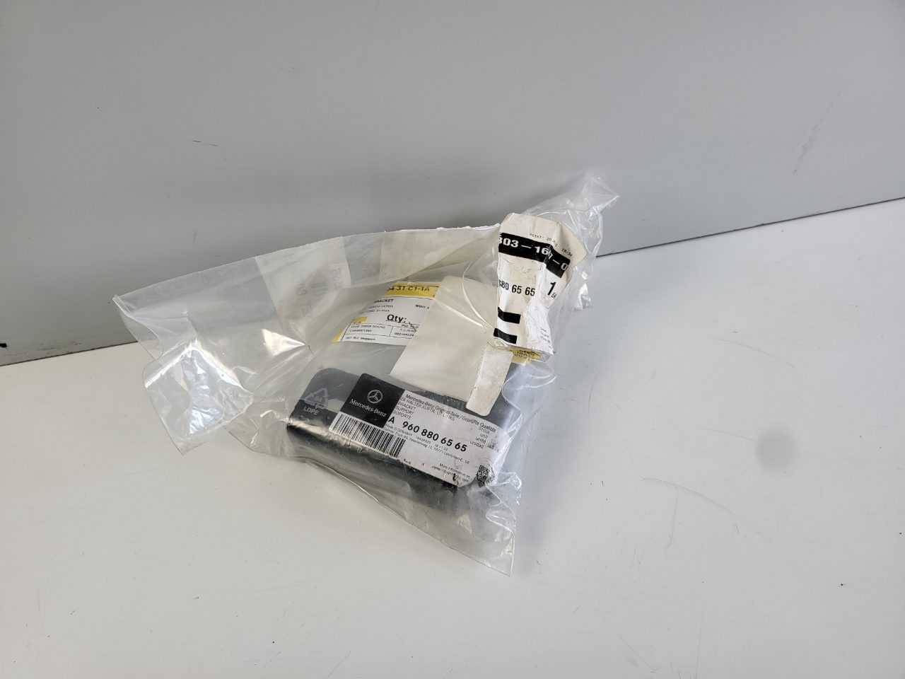 Genuine LH NS Lower Bumper Bracket Mercedes Actros MP5 2546 2651 New