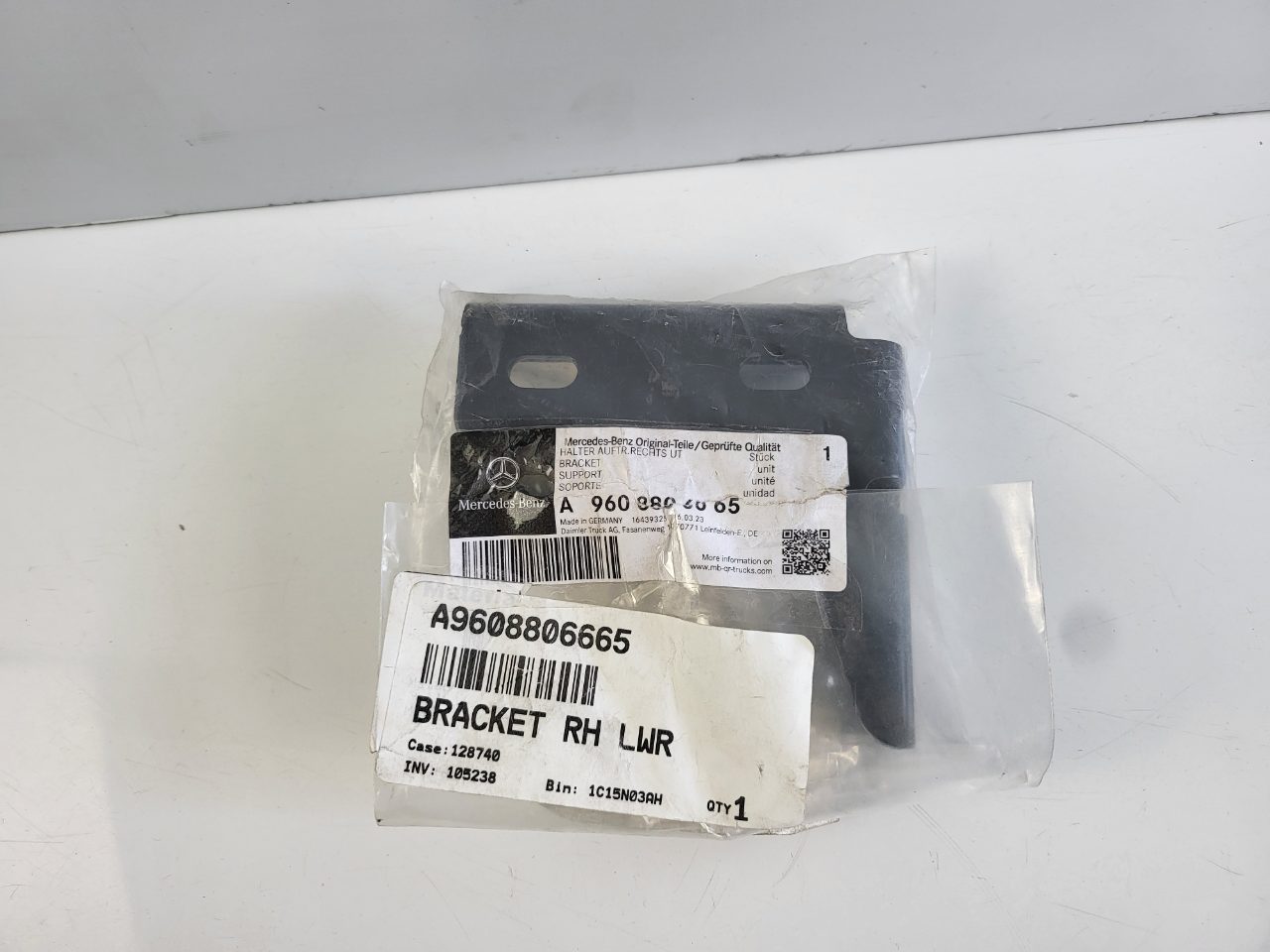 Genuine Lower Right Support Bumper Bracket Mercedes Actros MP5 2546 2651 New