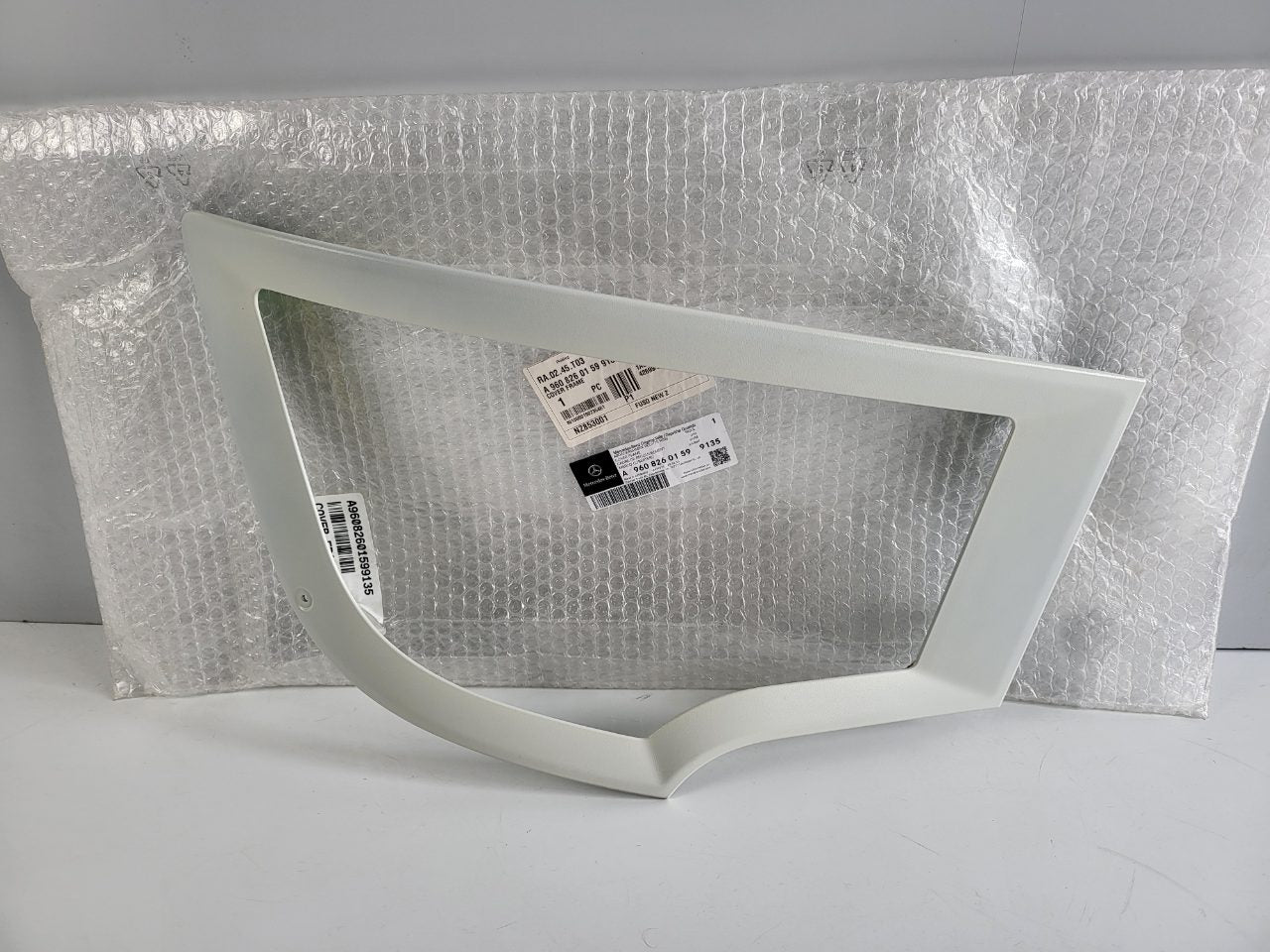 Genuine RH Front Bumper Grill Spoiler Molding Mercedes Actros MP5 2546 2651 2018-2025 New