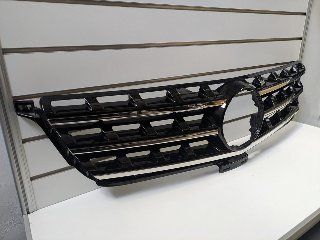Genuine Front Bumper Grill Mercedes Benz ML63 W166 2012 - 2015 Used