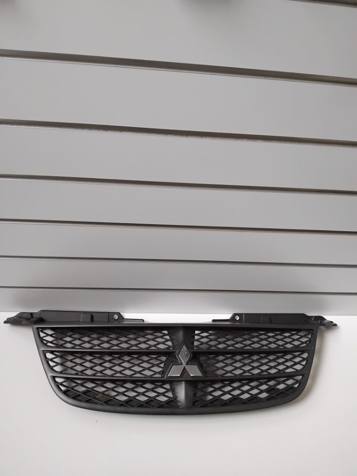 Genuine Grill Mitsubishi Airtrek Turbo CU ZE ZF 2001–2008 Used