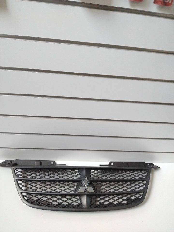 Genuine Grill Mitsubishi Airtrek Turbo CU ZE ZF 2001–2008 Used