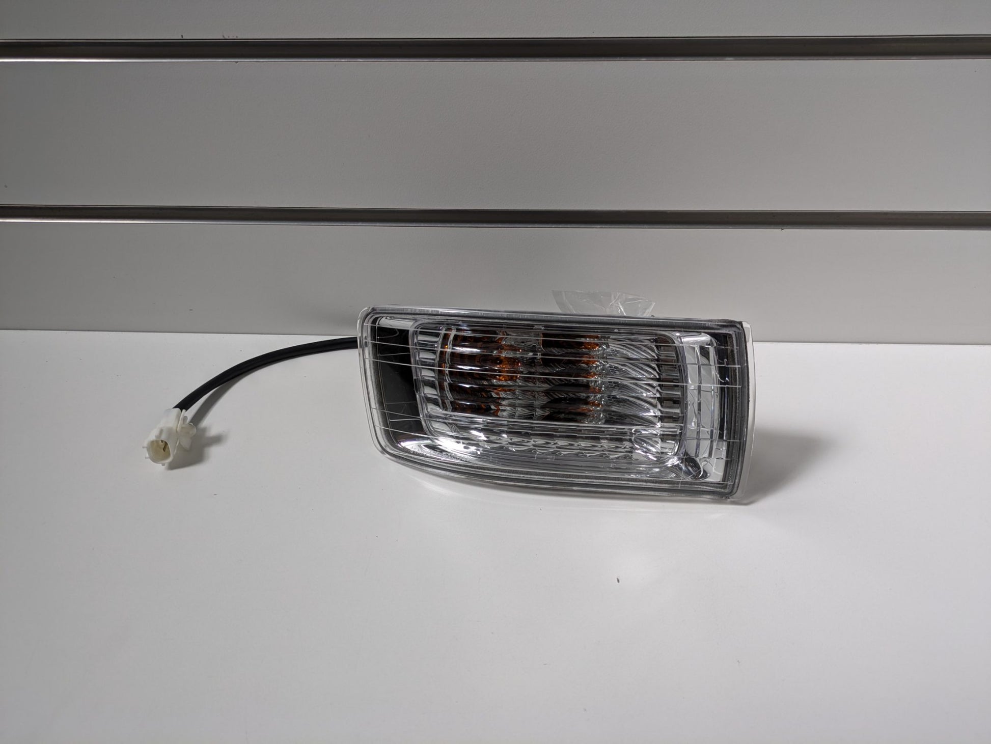 Genuine RH Fog Light Mitsubishi Chariot Grandis UG 1997 - 2003 New