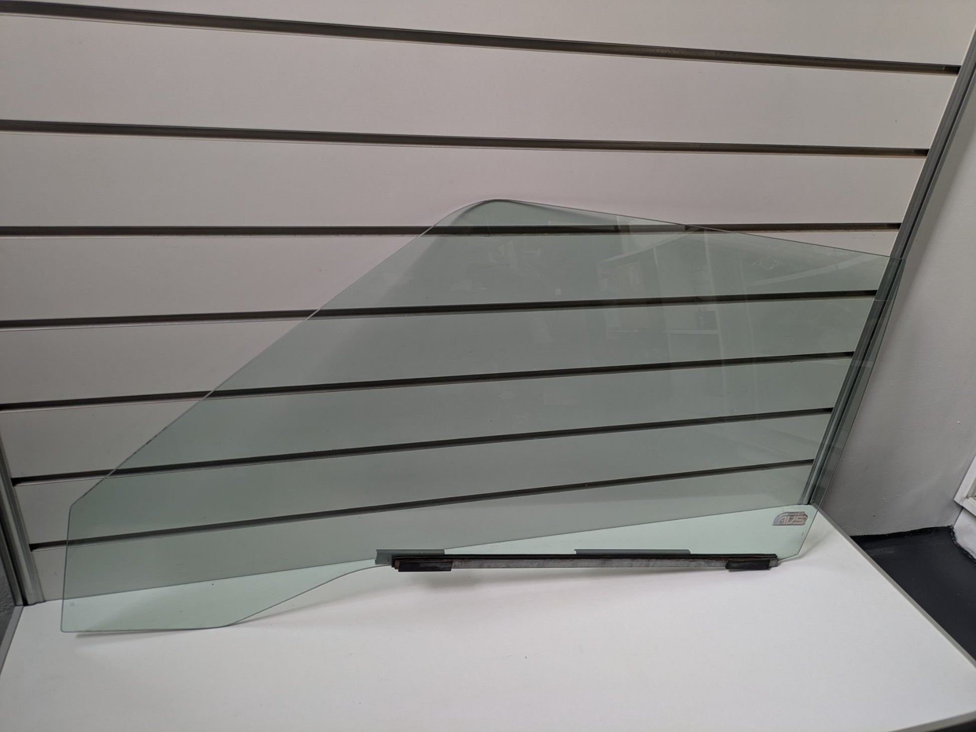 Genuine LH Front Door Glass Mitsubishi L300 1999 - 2014 Used
