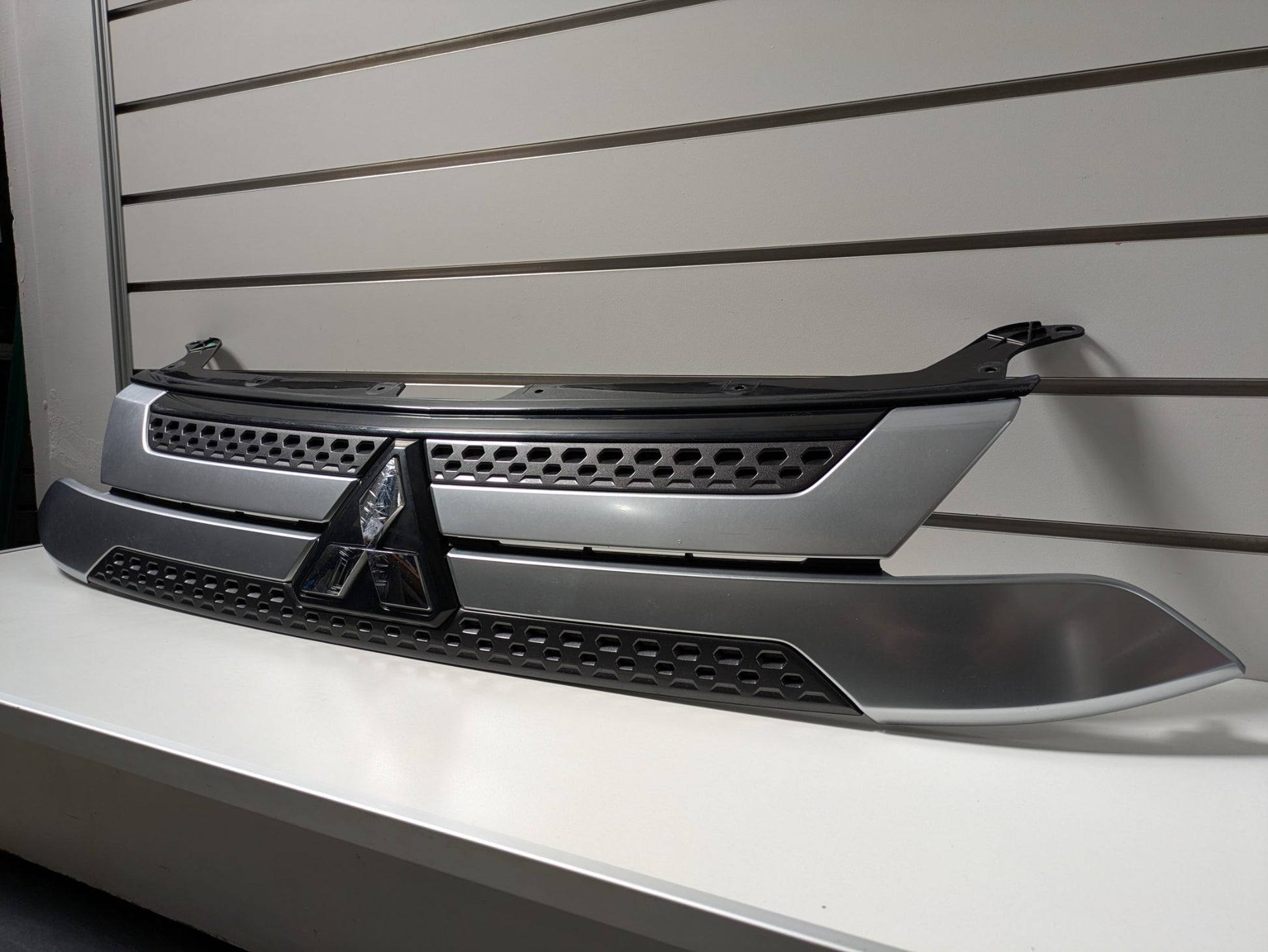 Genuine Front Bumper Grill Mitsubishi Outlander ZK ZL 2018 - 2021
