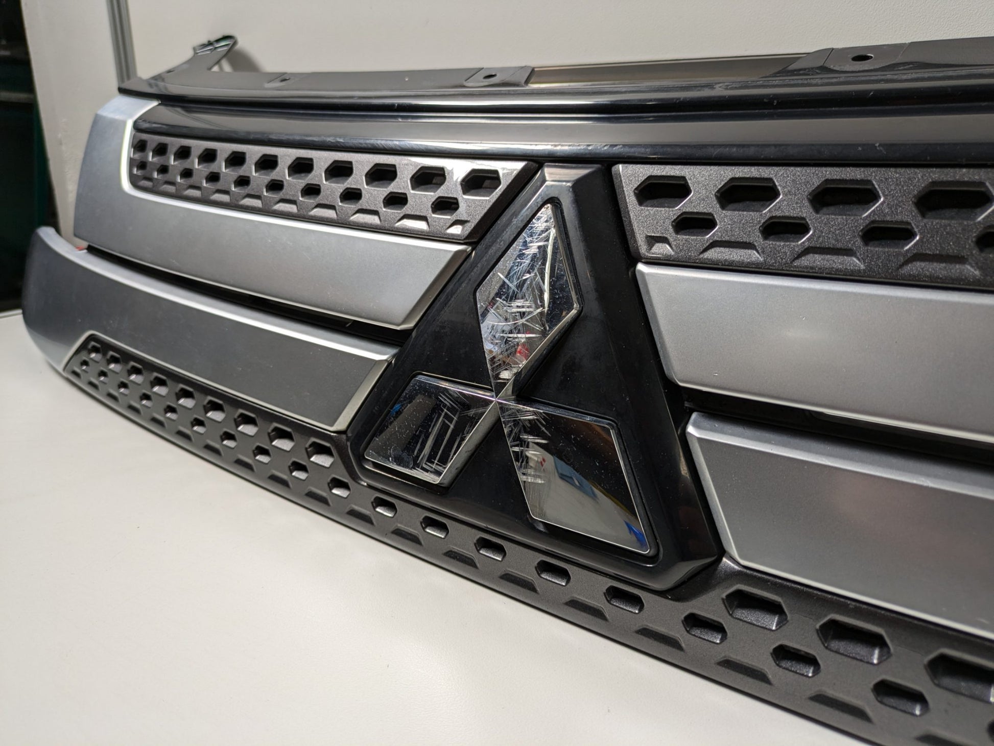 Genuine Front Bumper Grill Mitsubishi Outlander ZK ZL 2018 - 2021