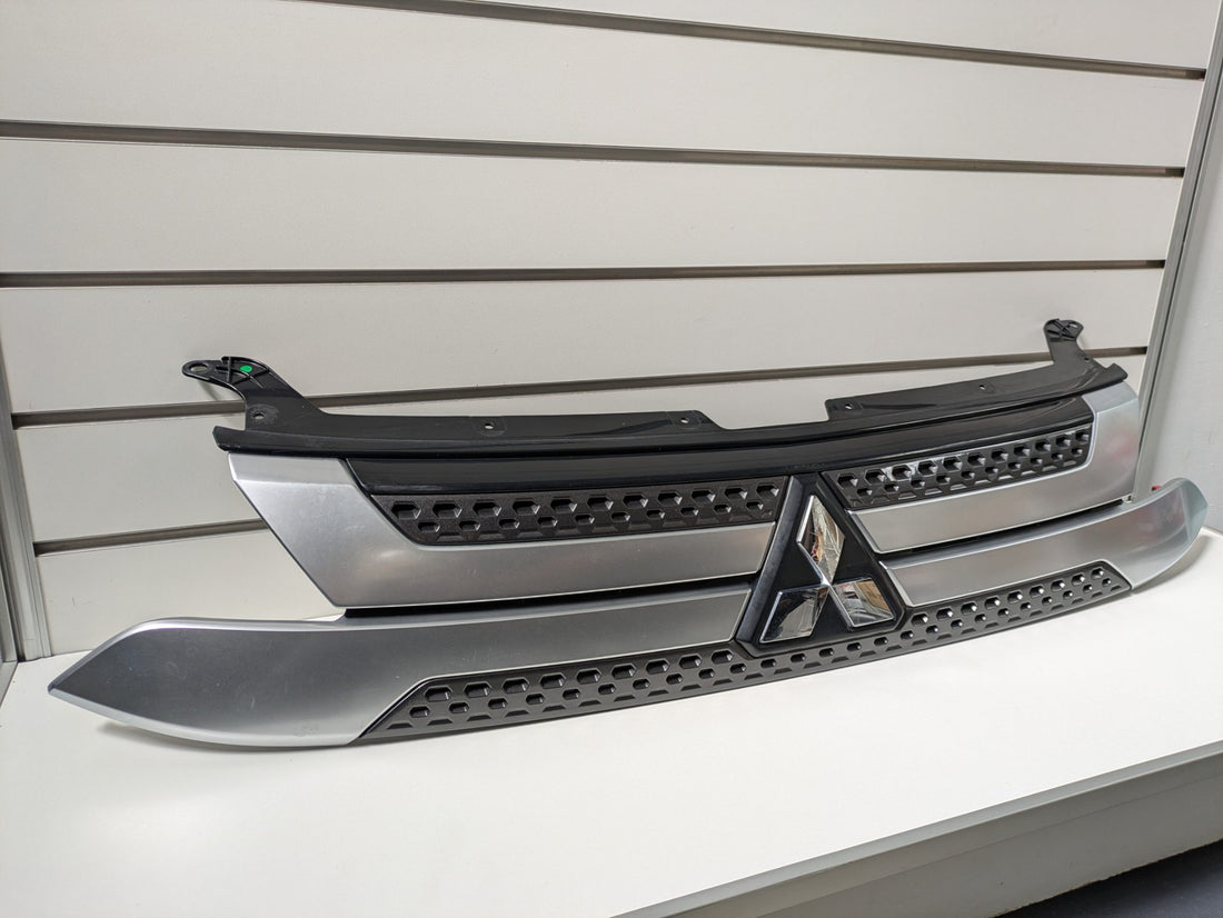 Genuine Front Bumper Grill Mitsubishi Outlander ZK ZL 2018 - 2021