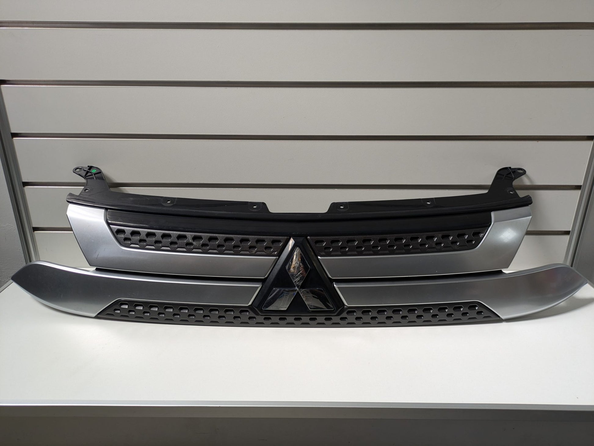 Genuine Front Bumper Grill Mitsubishi Outlander ZK ZL 2018 - 2021