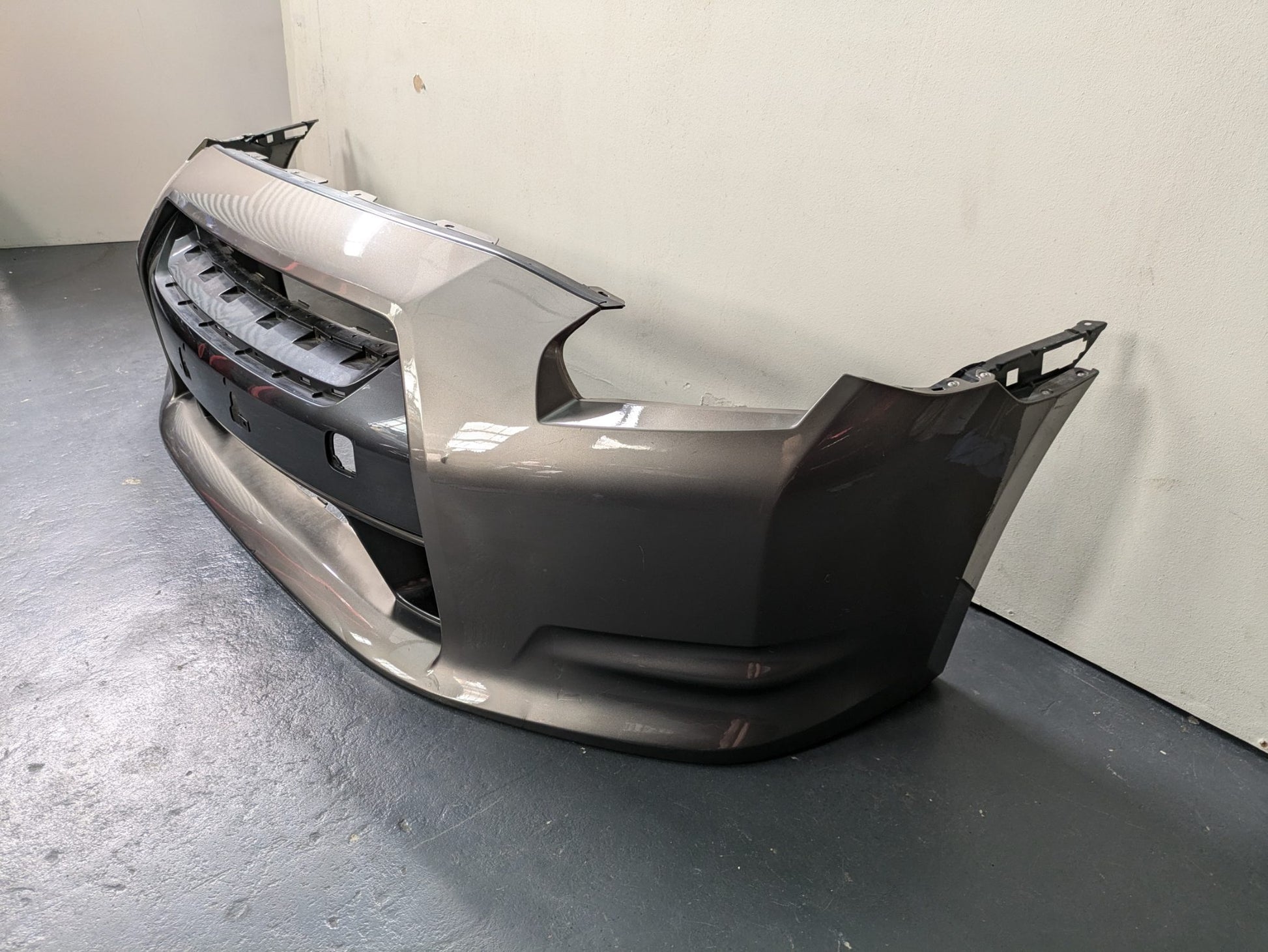 Genuine Front Bumper Nissan GT-R R35 2007 - 2011 Used