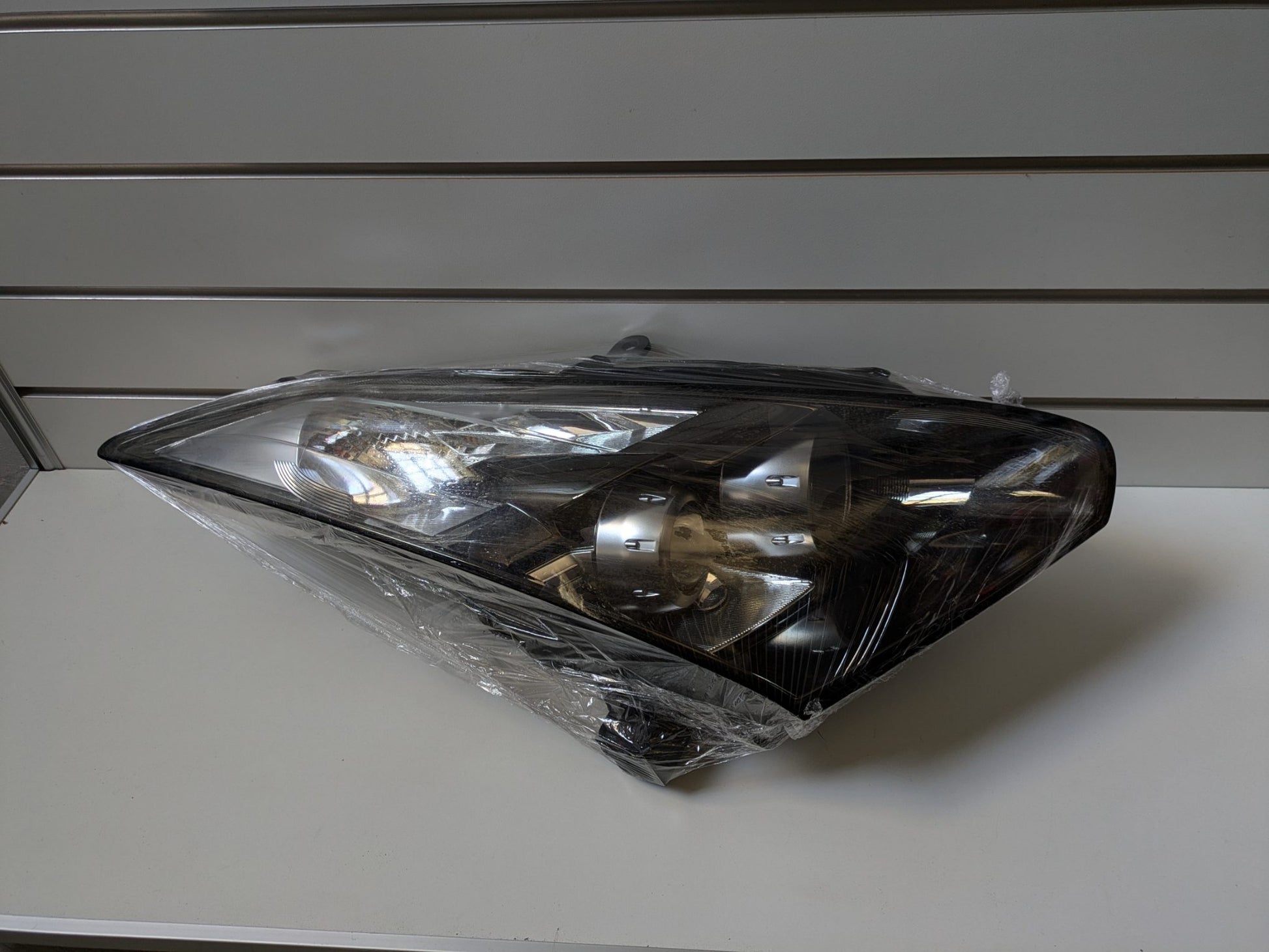 Genuine RH Headlight HID Nissan GTR R35 2007 - 2013 Used