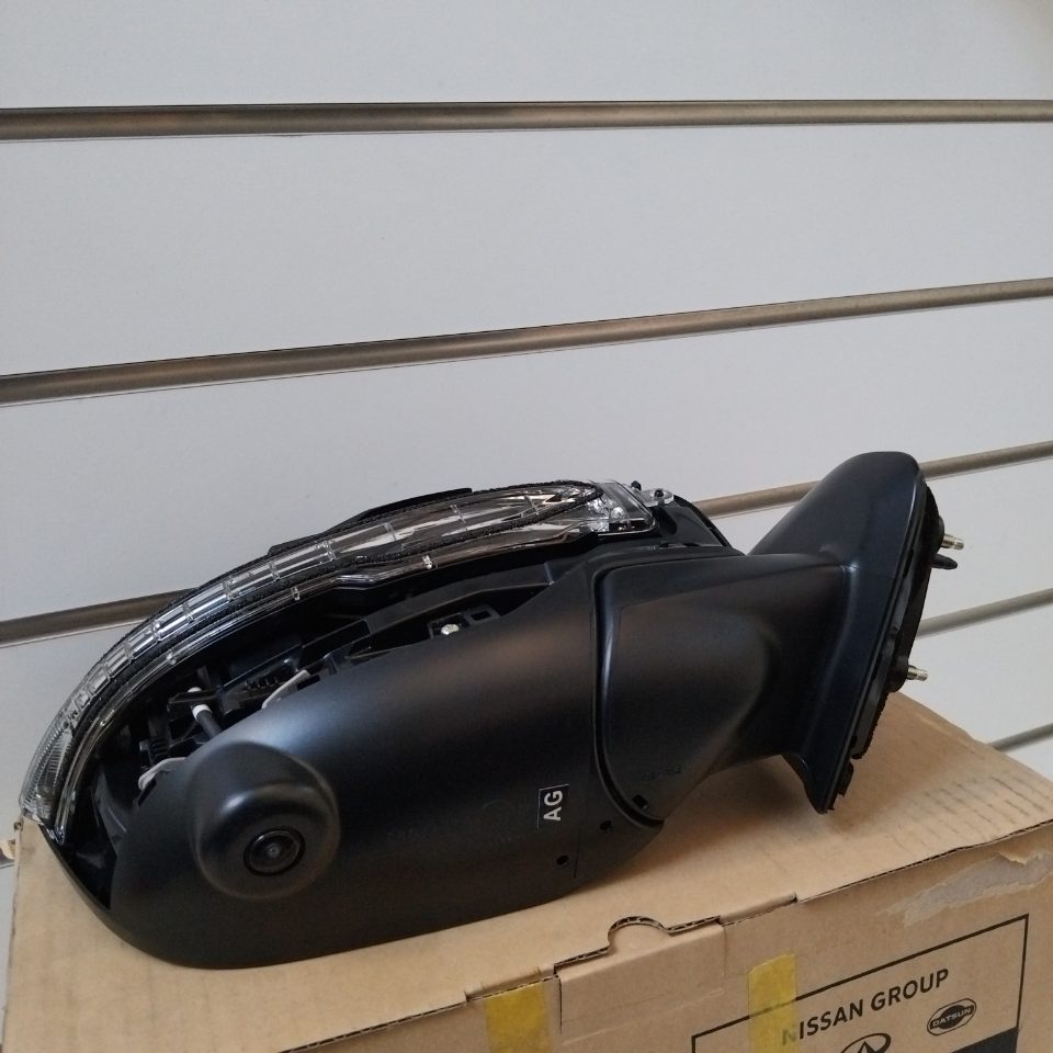 Genuine RH Door Mirror 13 Wire B2 Version Nissan Navara D23 With Turn Signal &amp; Camera 2018-2020 New