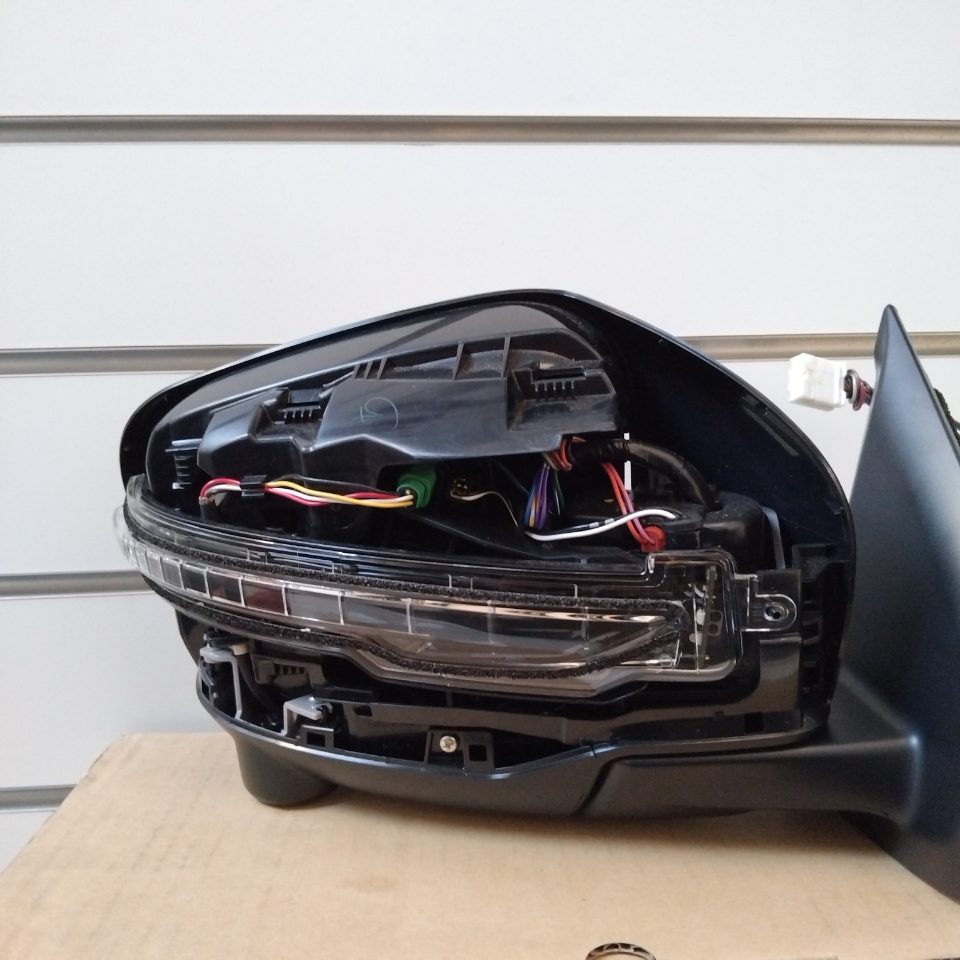 Genuine RH Door Mirror 13 Wire B2 Version Nissan Navara D23 With Turn Signal &amp; Camera 2018-2020 New