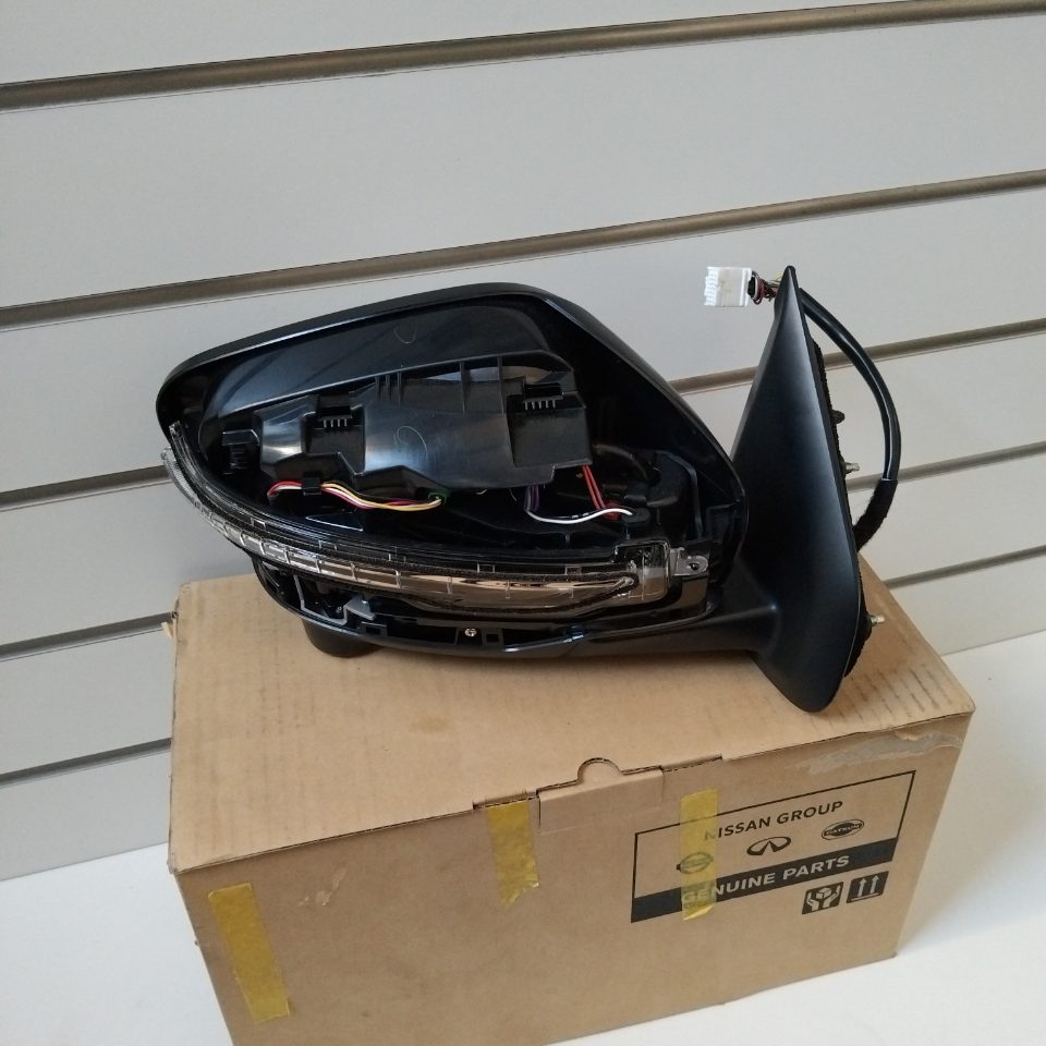 Genuine RH Door Mirror 13 Wire B2 Version Nissan Navara D23 With Turn Signal &amp; Camera 2018-2020 New