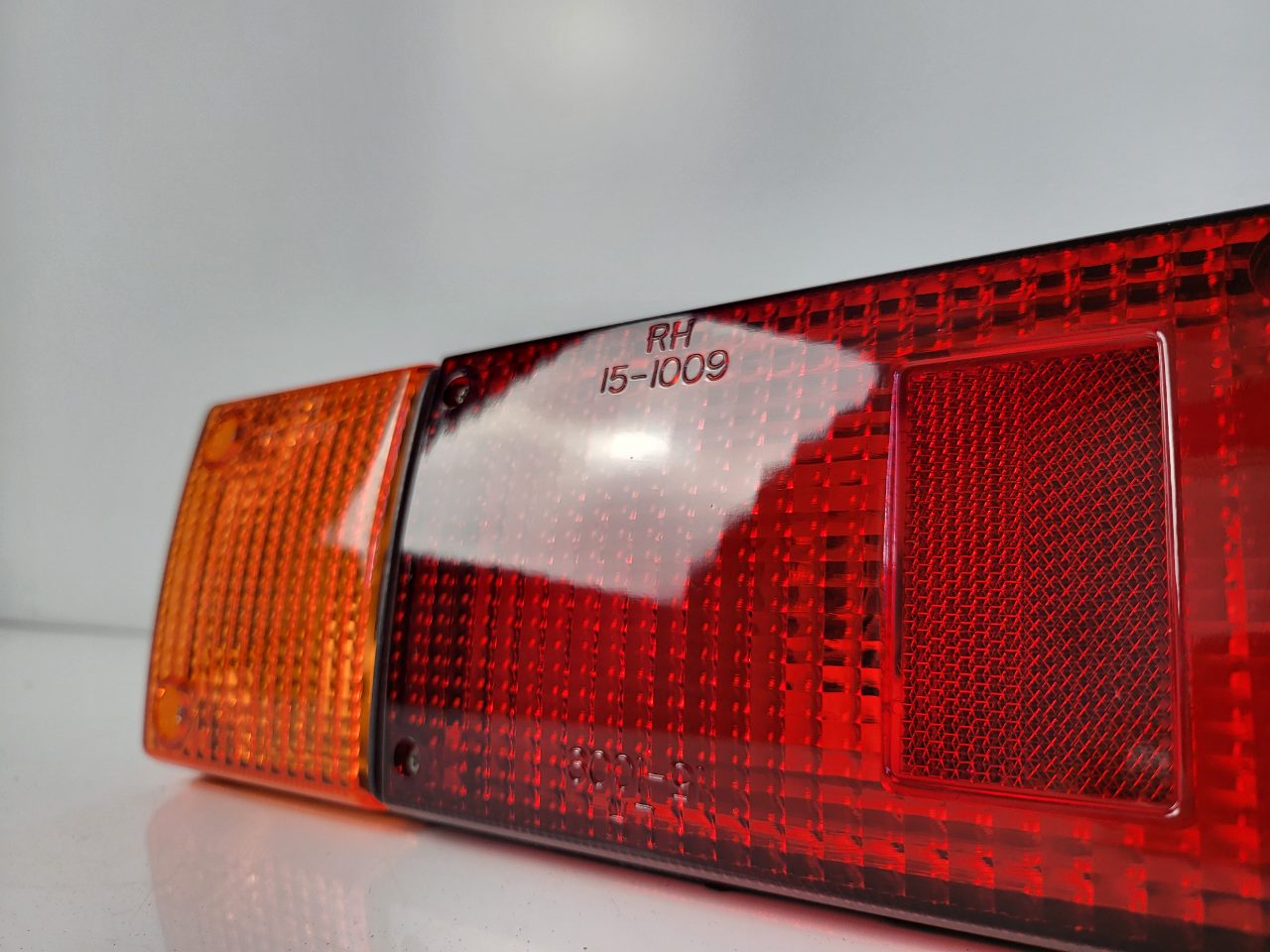 Aftermarket LH & RH Taillight Nissan Navara Ute Tray Back D21 D22 D23 D40 New
