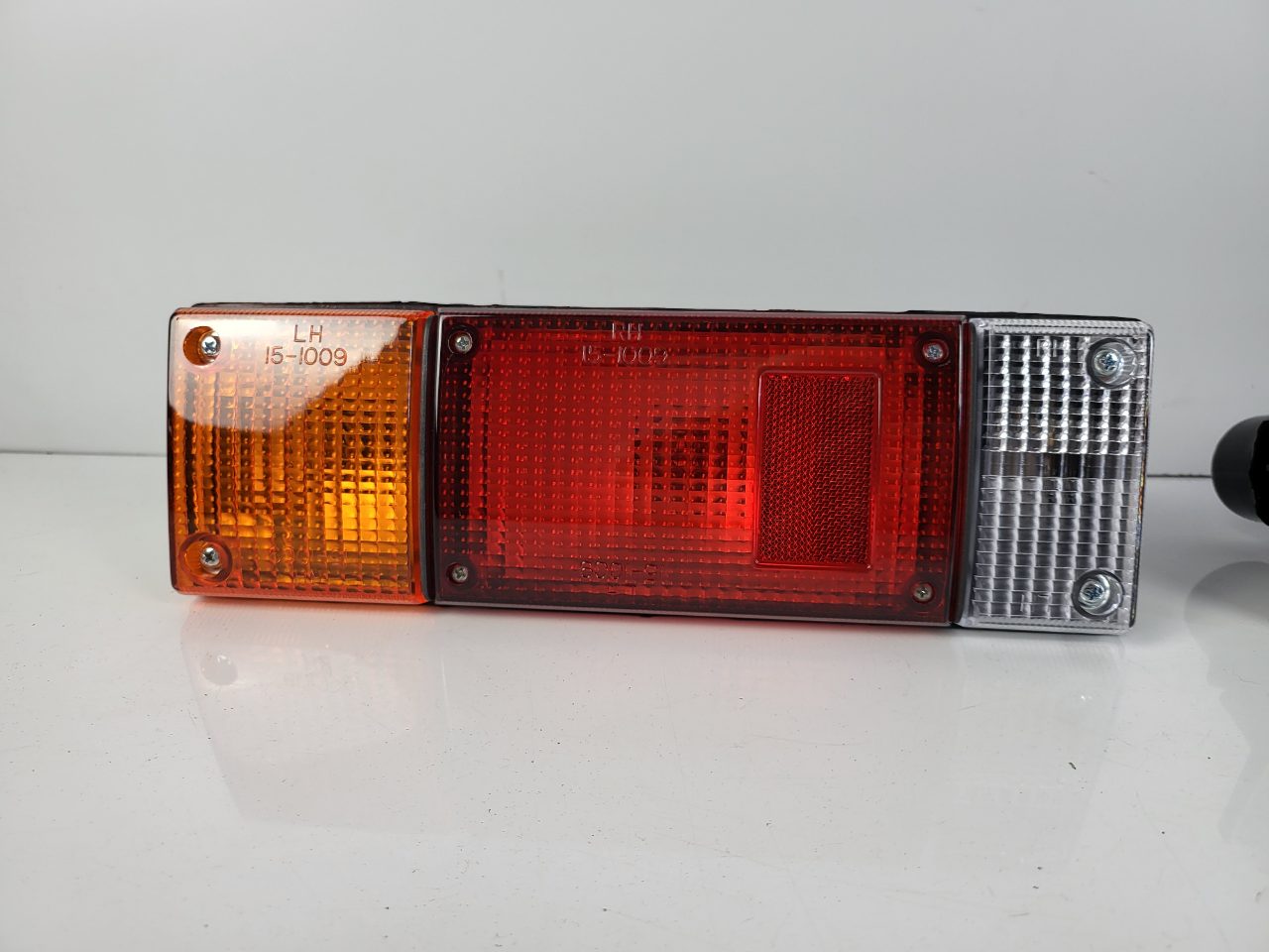Aftermarket LH & RH Taillight Nissan Navara Ute Tray Back D21 D22 D23 D40 New