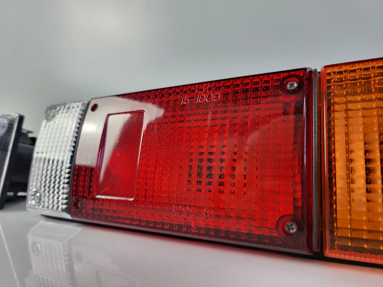 Aftermarket LH & RH Taillight Nissan Navara Ute Tray Back D21 D22 D23 D40 New