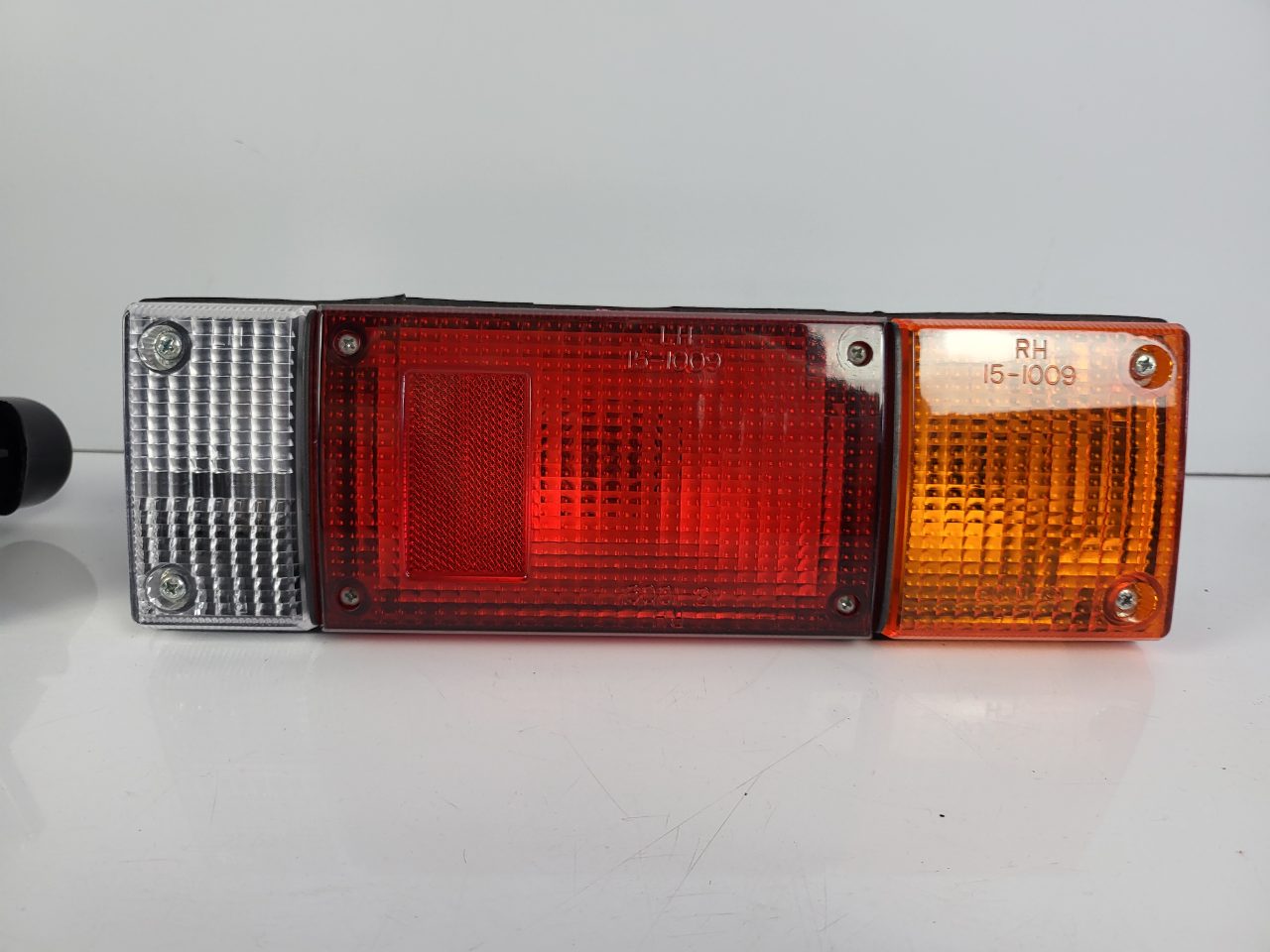 Aftermarket LH & RH Taillight Nissan Navara Ute Tray Back D21 D22 D23 D40 New