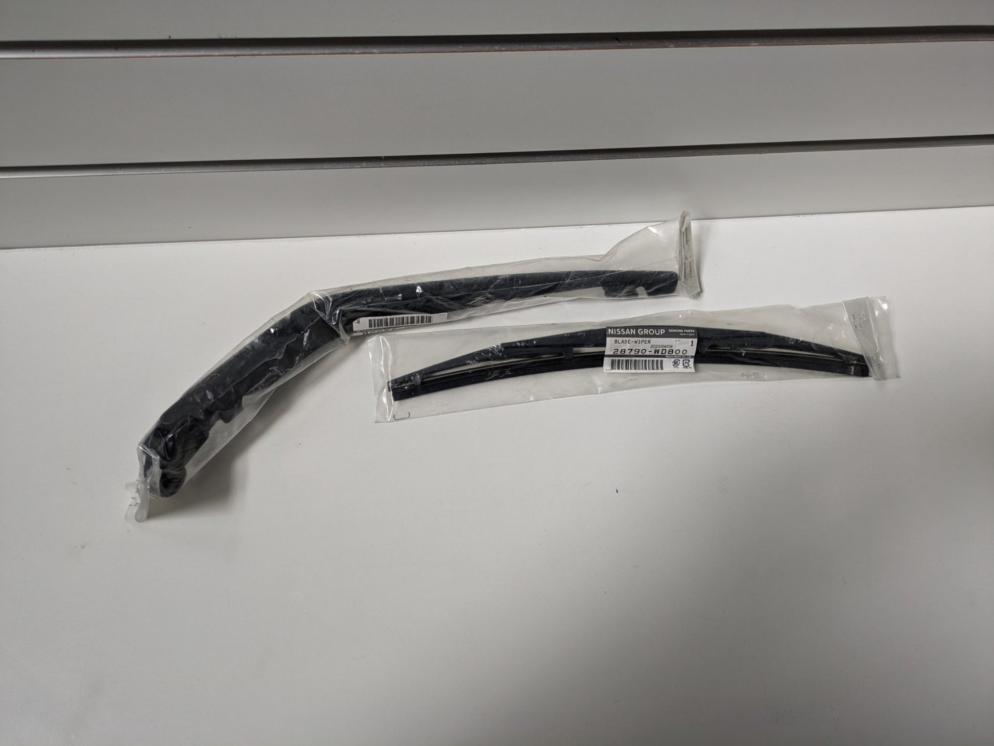Genuine Windshield Stalk Arm & Blade Nissan Serena C26 2010 - 2016 New