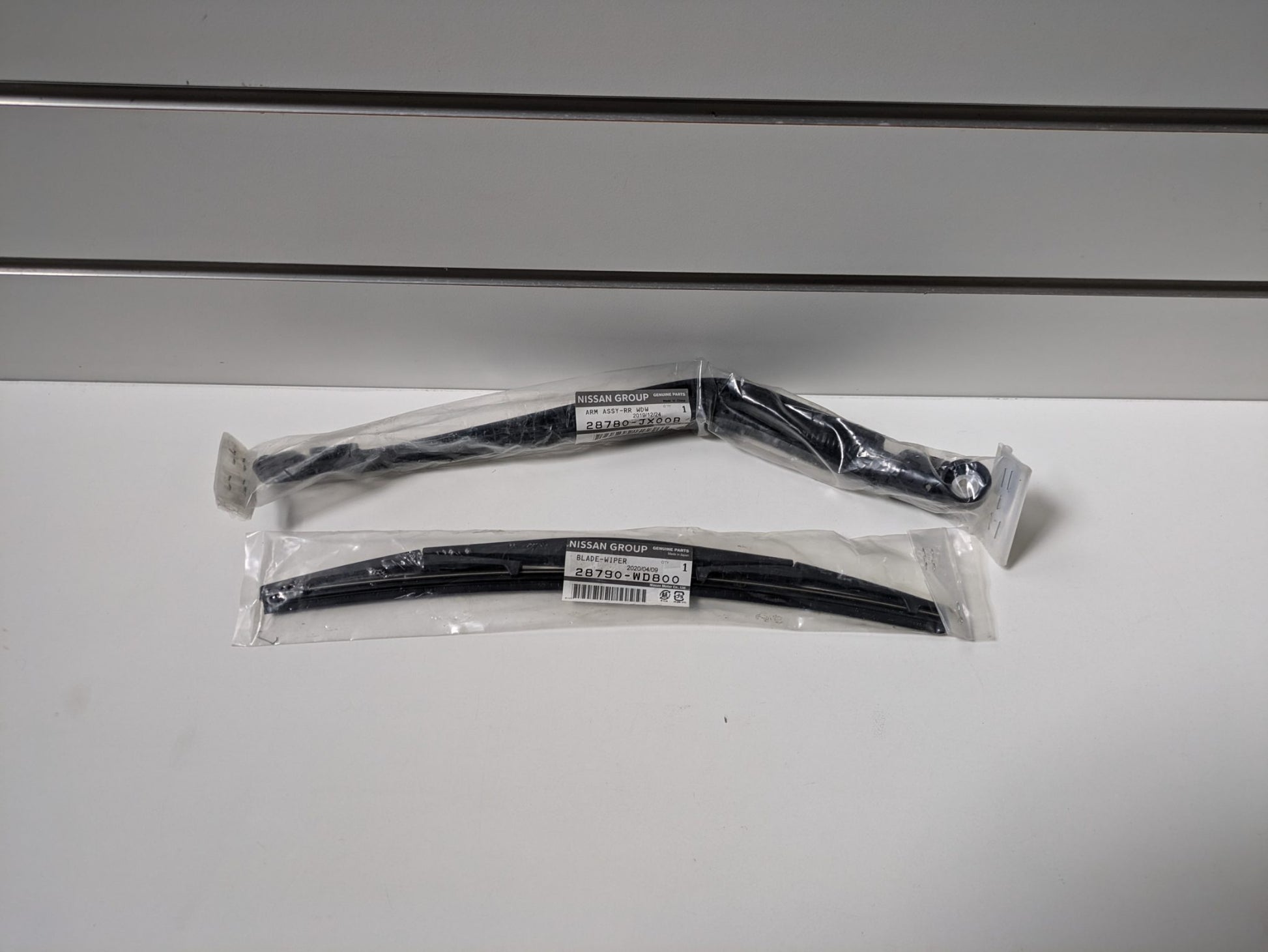 Genuine Windshield Stalk Arm & Blade Nissan Serena C26 2010 - 2016 New