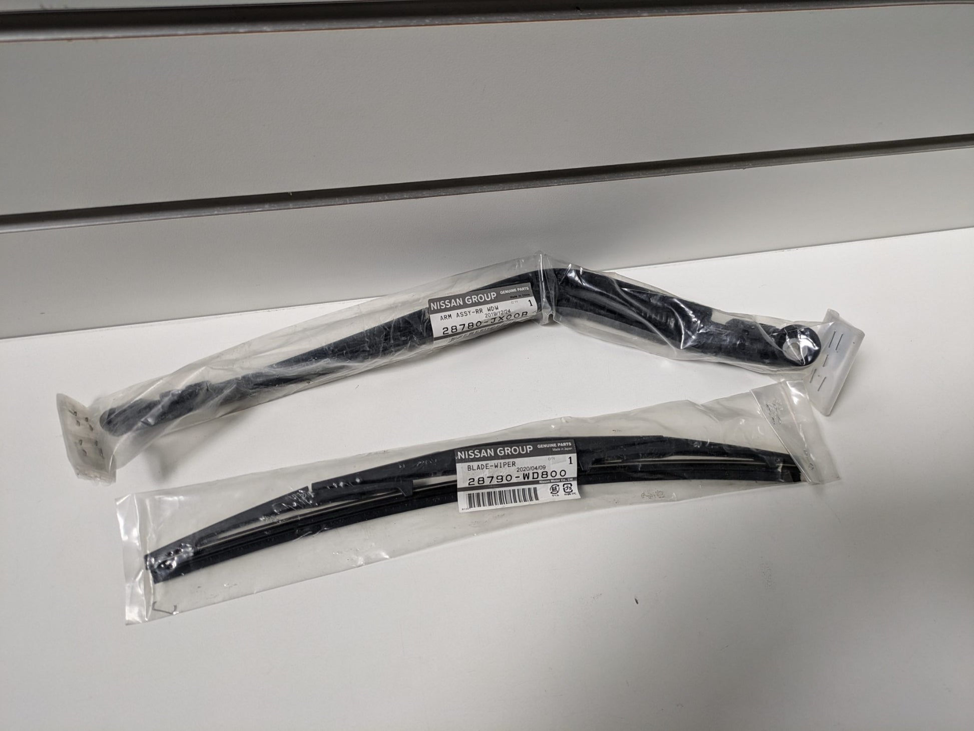 Genuine Windshield Stalk Arm & Blade Nissan Serena C26 2010 - 2016 New
