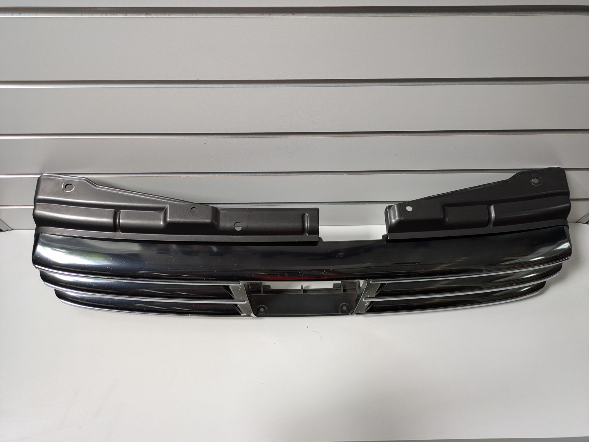 Genuine Front Bumper Grill Nissan Stagea M35 2001 - 2007 Used