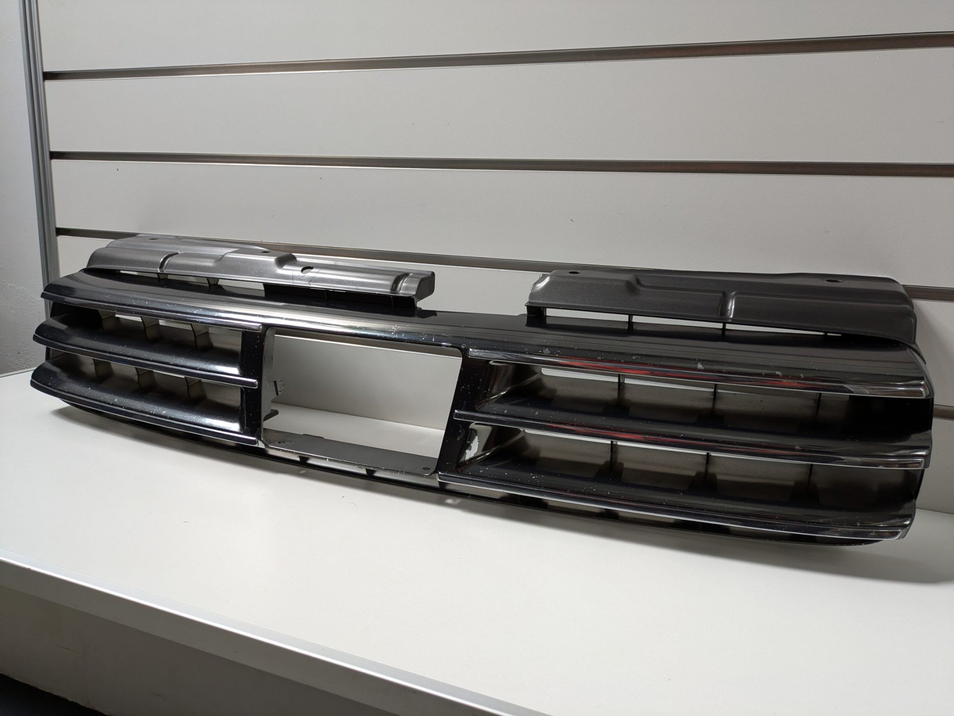 Genuine Front Bumper Grill Nissan Stagea M35 2001 - 2007 Used