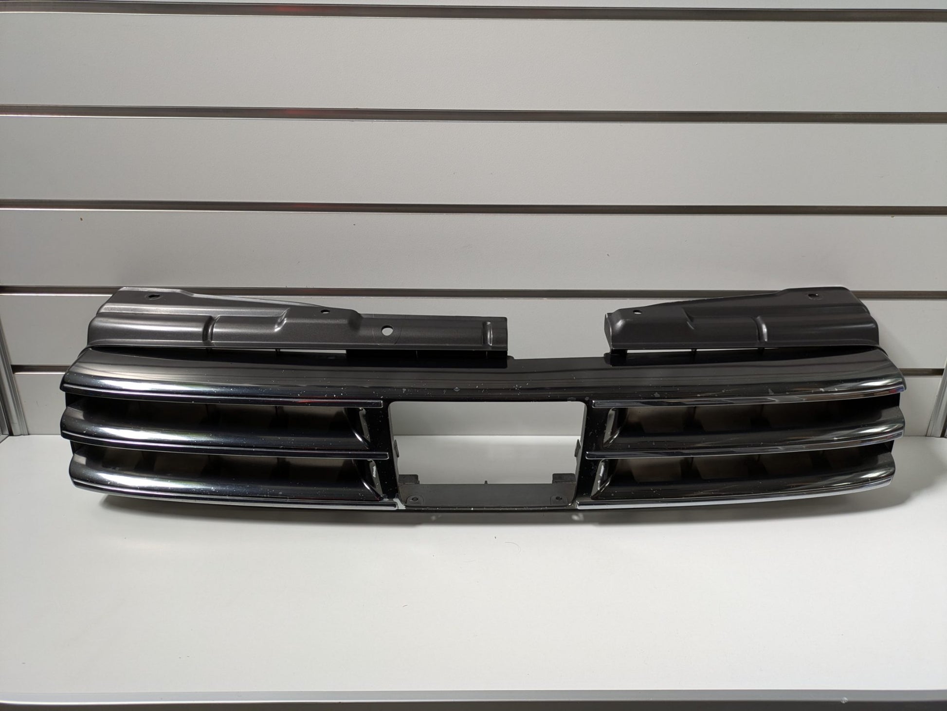 Genuine Front Bumper Grill Nissan Stagea M35 2001 - 2007 Used