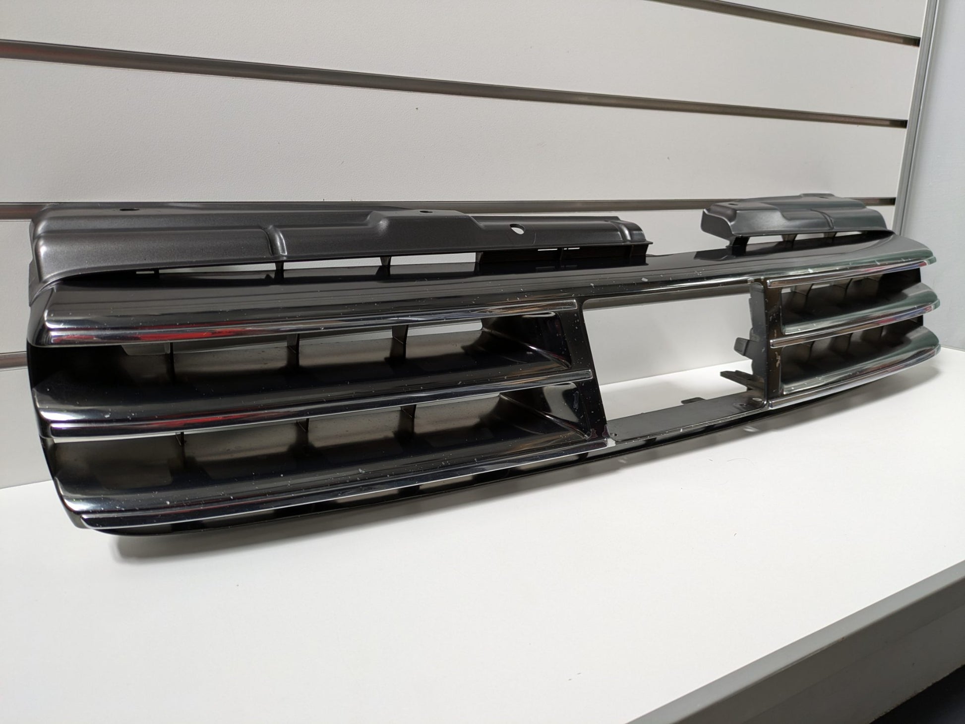 Genuine Front Bumper Grill Nissan Stagea M35 2001 - 2007 Used