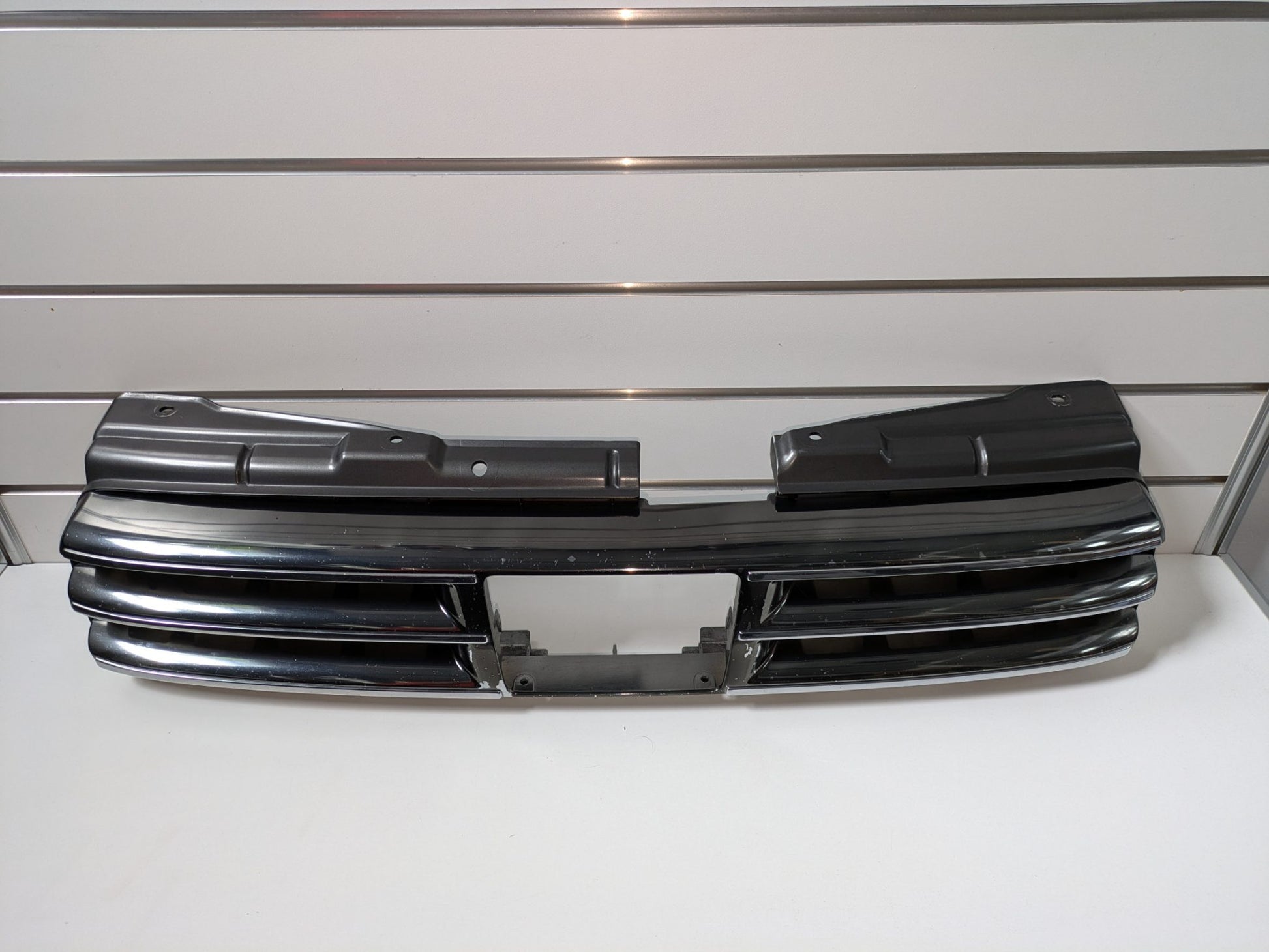 Genuine Front Bumper Grill Nissan Stagea M35 2001 - 2007 Used
