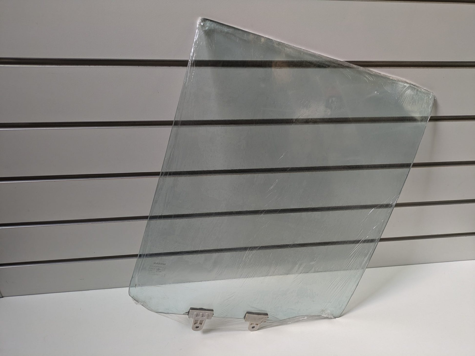 Genuine RH Rear Door Glass Nissan Terrano Pathfinder D21 1990 - 1995 Used