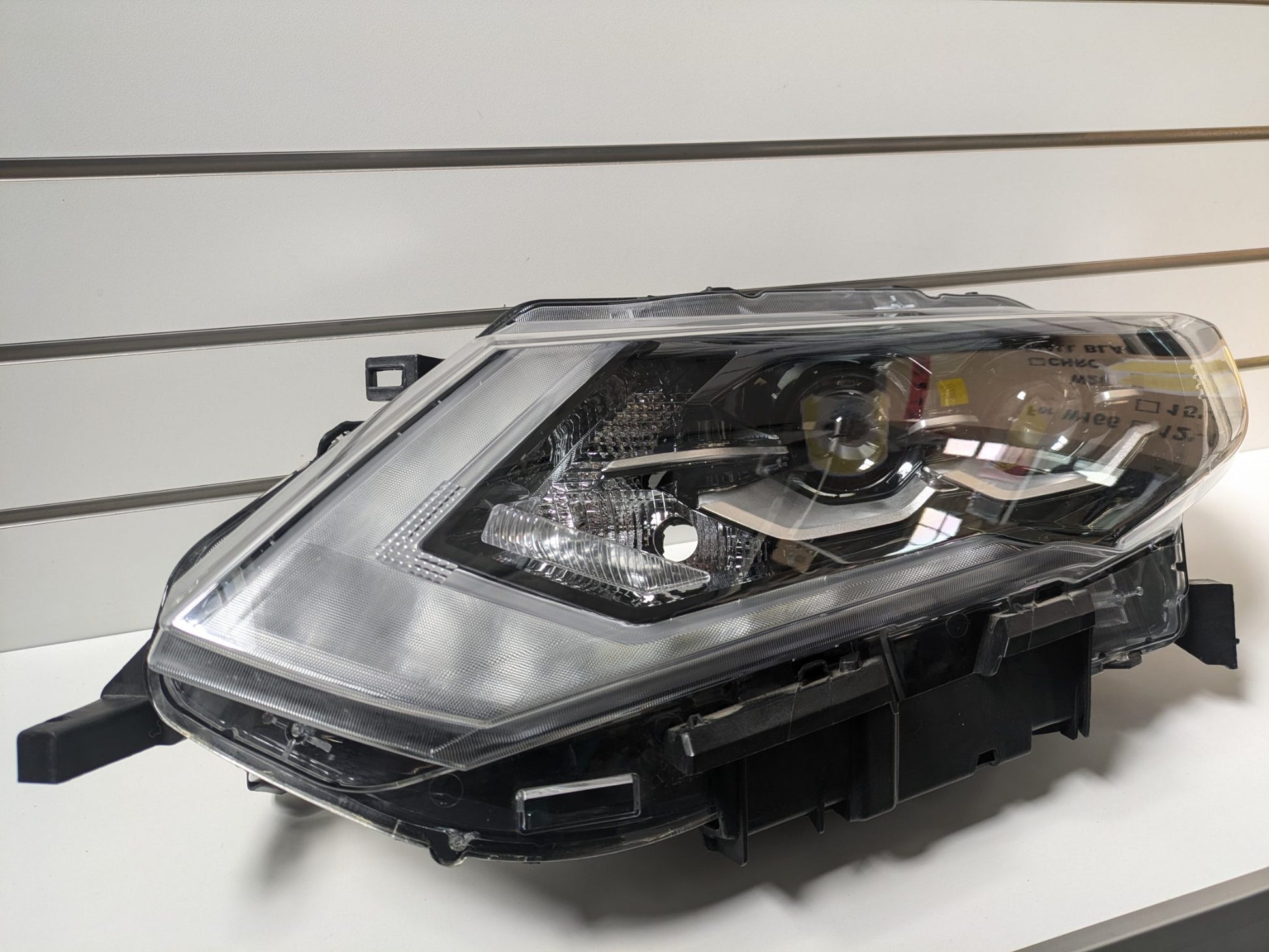 Aftermarket LH HID Headlight Nissan X-Trail (LHD) T32 2017 - 2023 Used