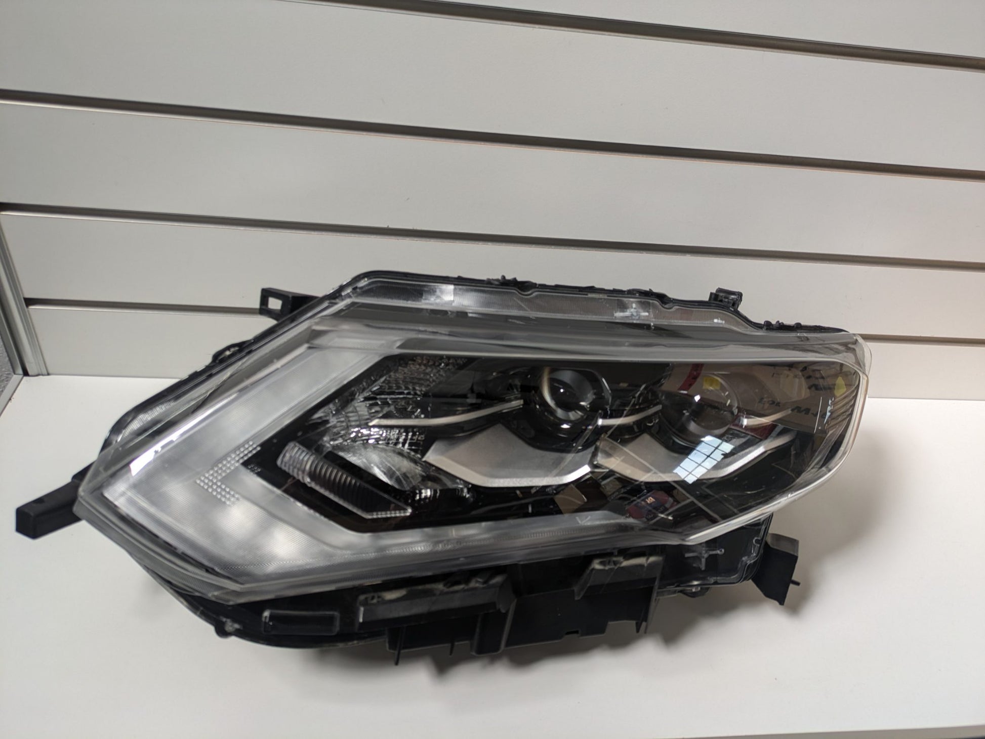 Aftermarket LH HID Headlight Nissan X-Trail (LHD) T32 2017 - 2023 Used