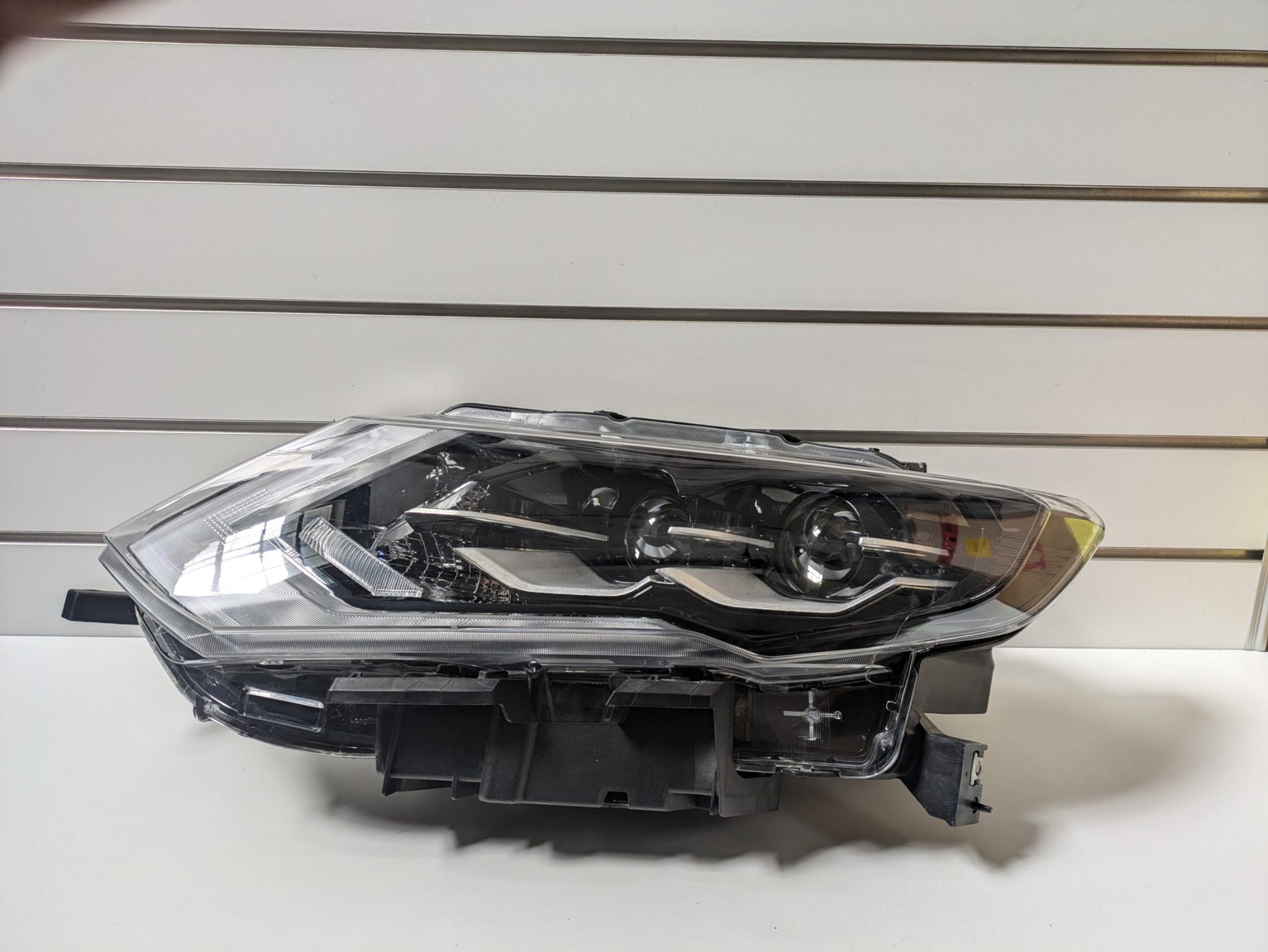Aftermarket LH HID Headlight Nissan X-Trail (LHD) T32 2017 - 2023 Used
