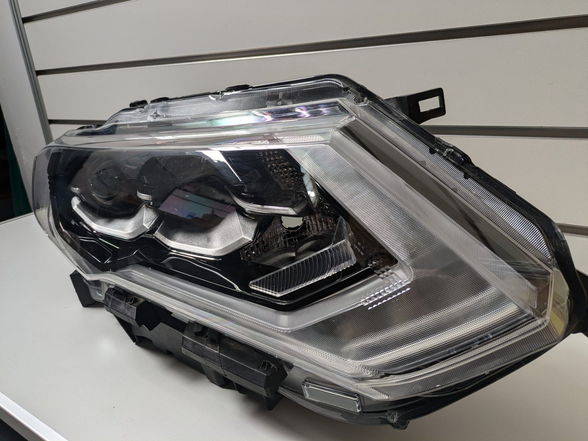 Aftermarket RH HID Headlight Nissan X-Trail (LHD) T32 2017 - 2023 Used