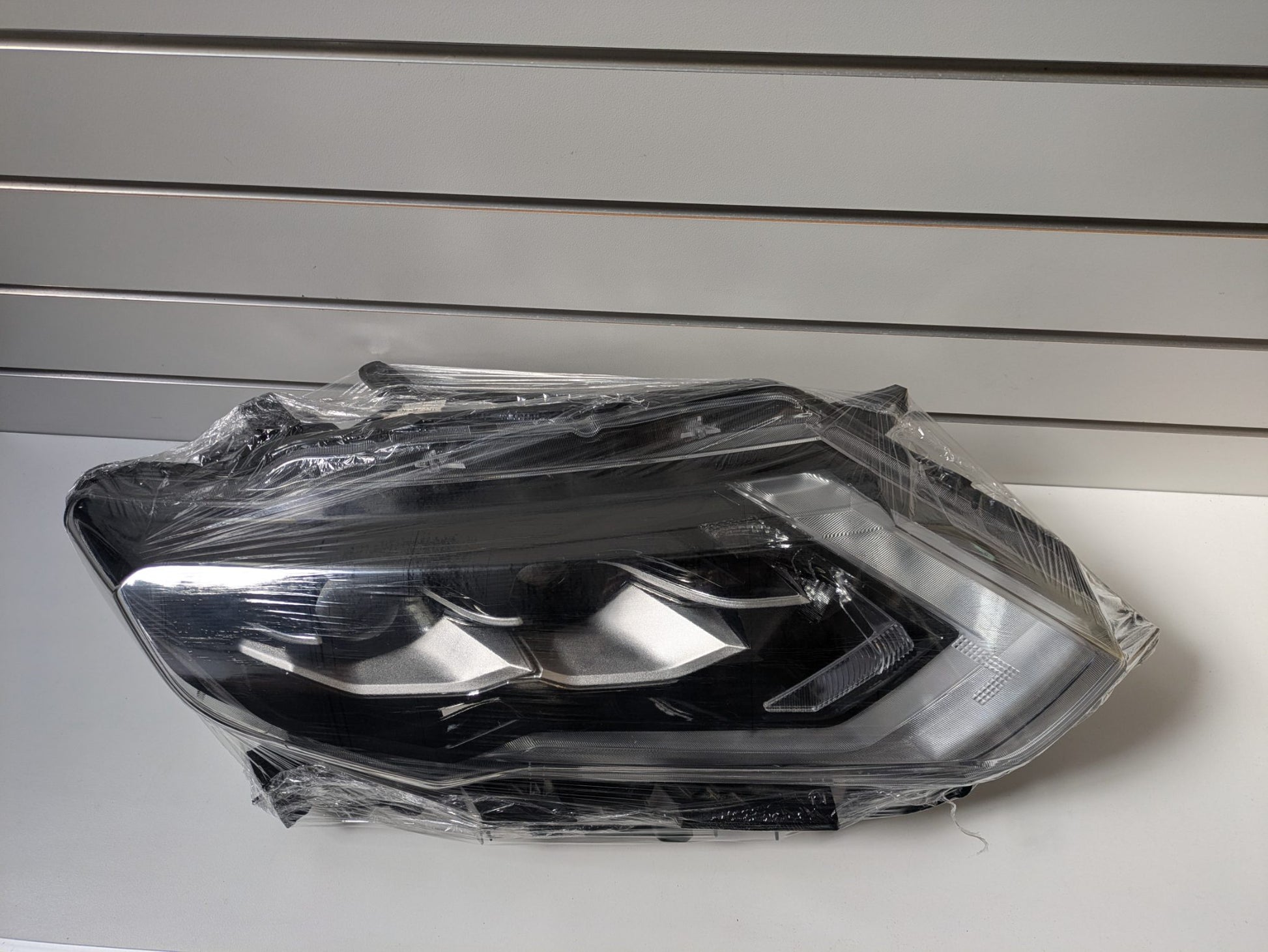 Aftermarket RH HID Headlight Nissan X-Trail (LHD) T32 2017 - 2023 Used