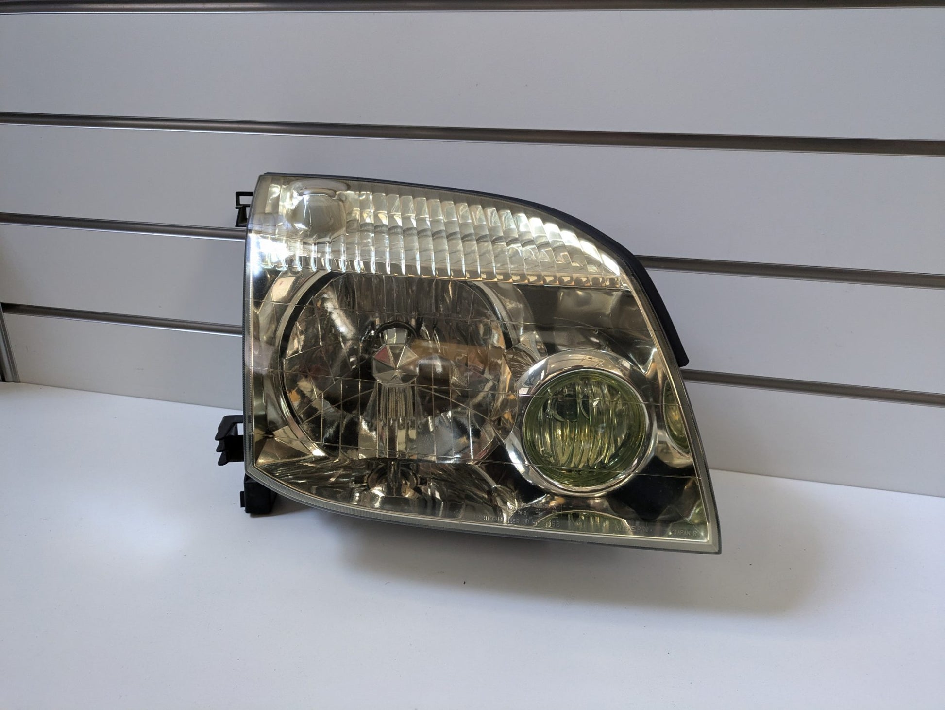 Genuine RH Headlight Nissan X-Trail T30 Pre Facelift 2003 - 2007 Used