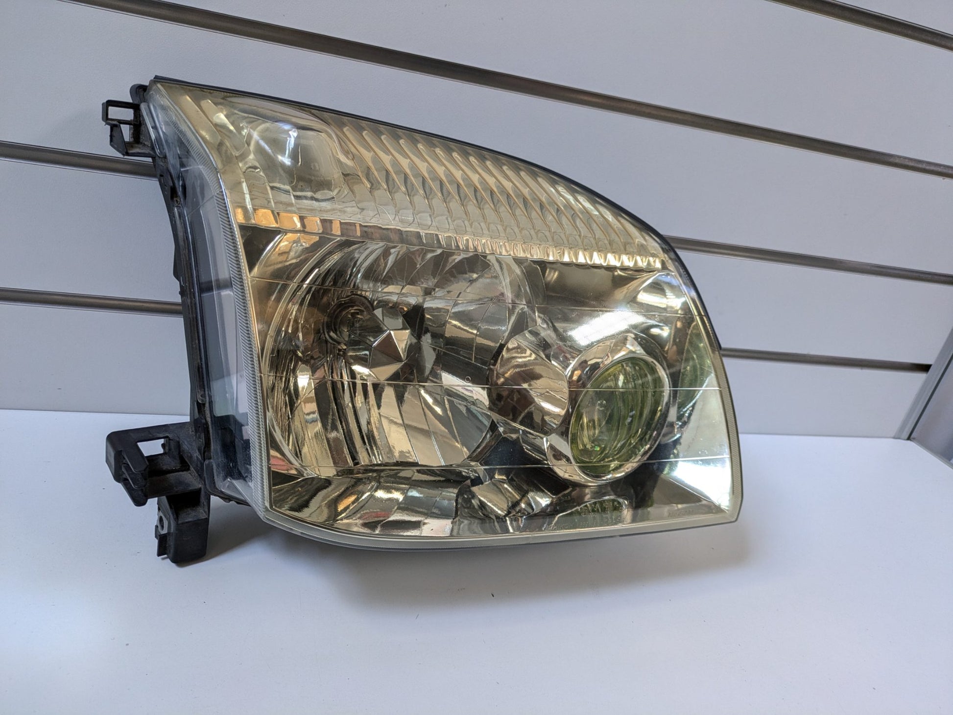 Genuine RH Headlight Nissan X-Trail T30 Pre Facelift 2003 - 2007 Used