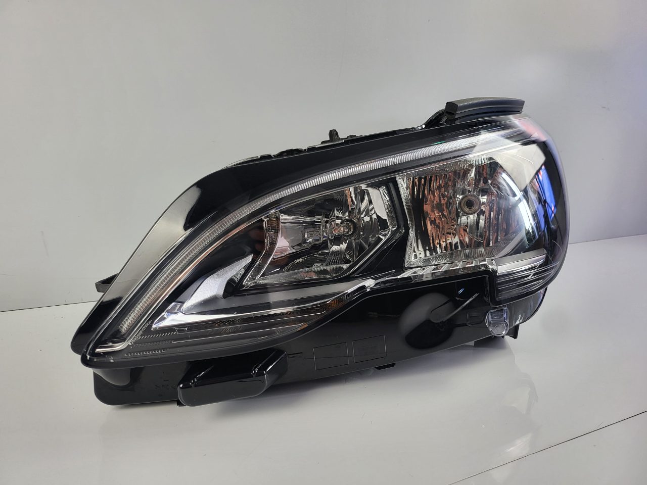Genuine LH Headlight Peugeot 3008 & 5008 P84 P87 2018 -2020 Used