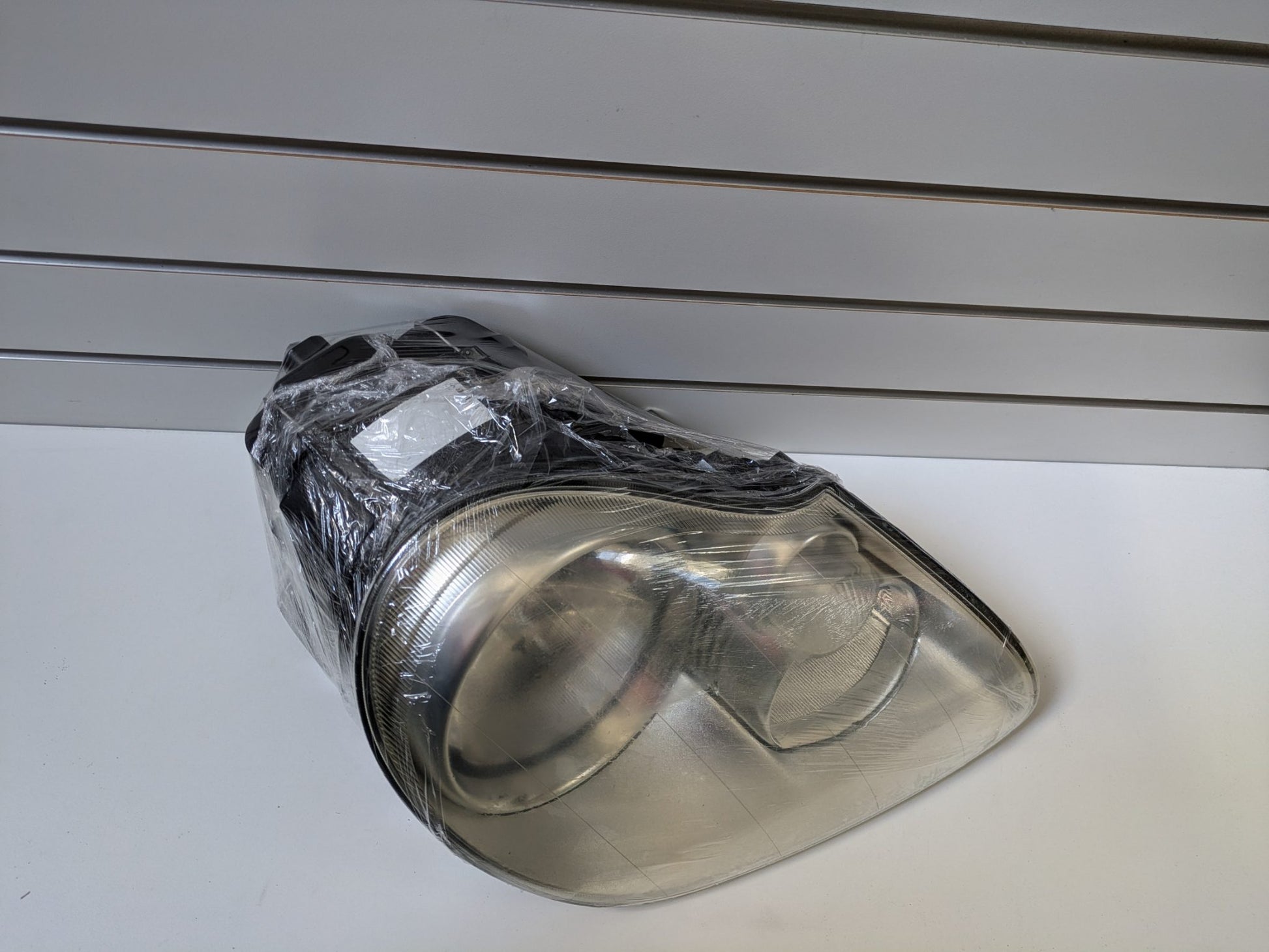 Genuine RH Headlight Porsche Cayenne 9PA 955 PFL Halogen 2003-2006 Used